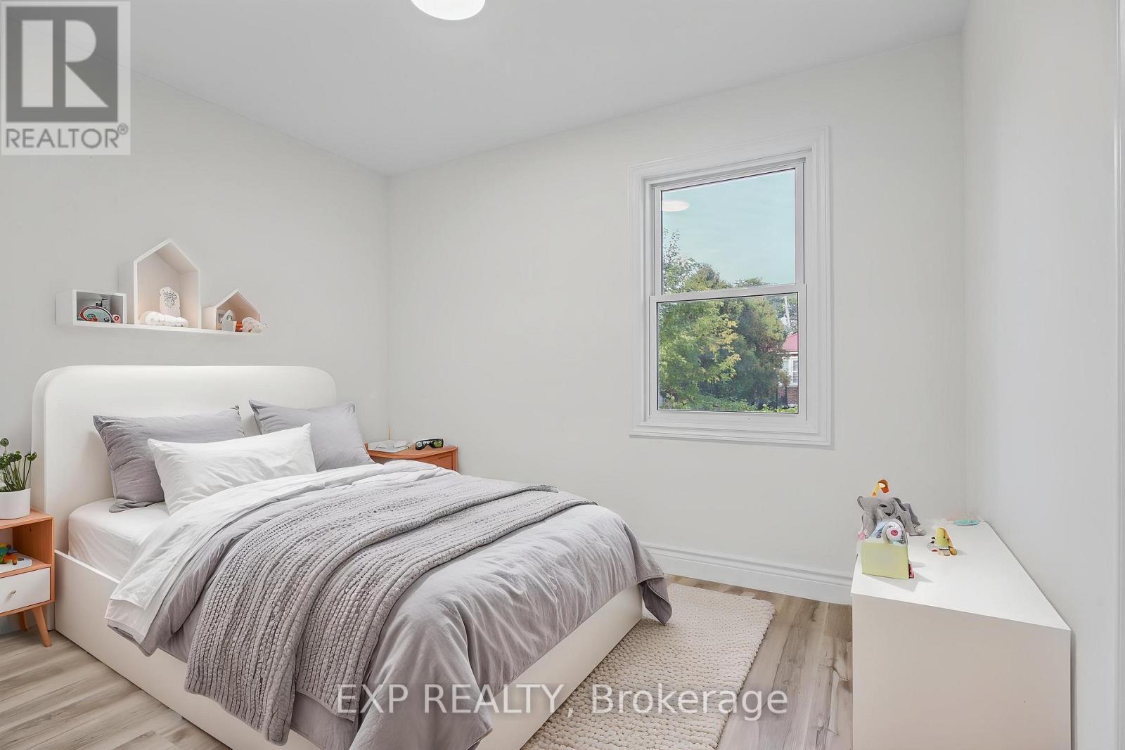 Upper - 156 E36th Street Property Photo 18