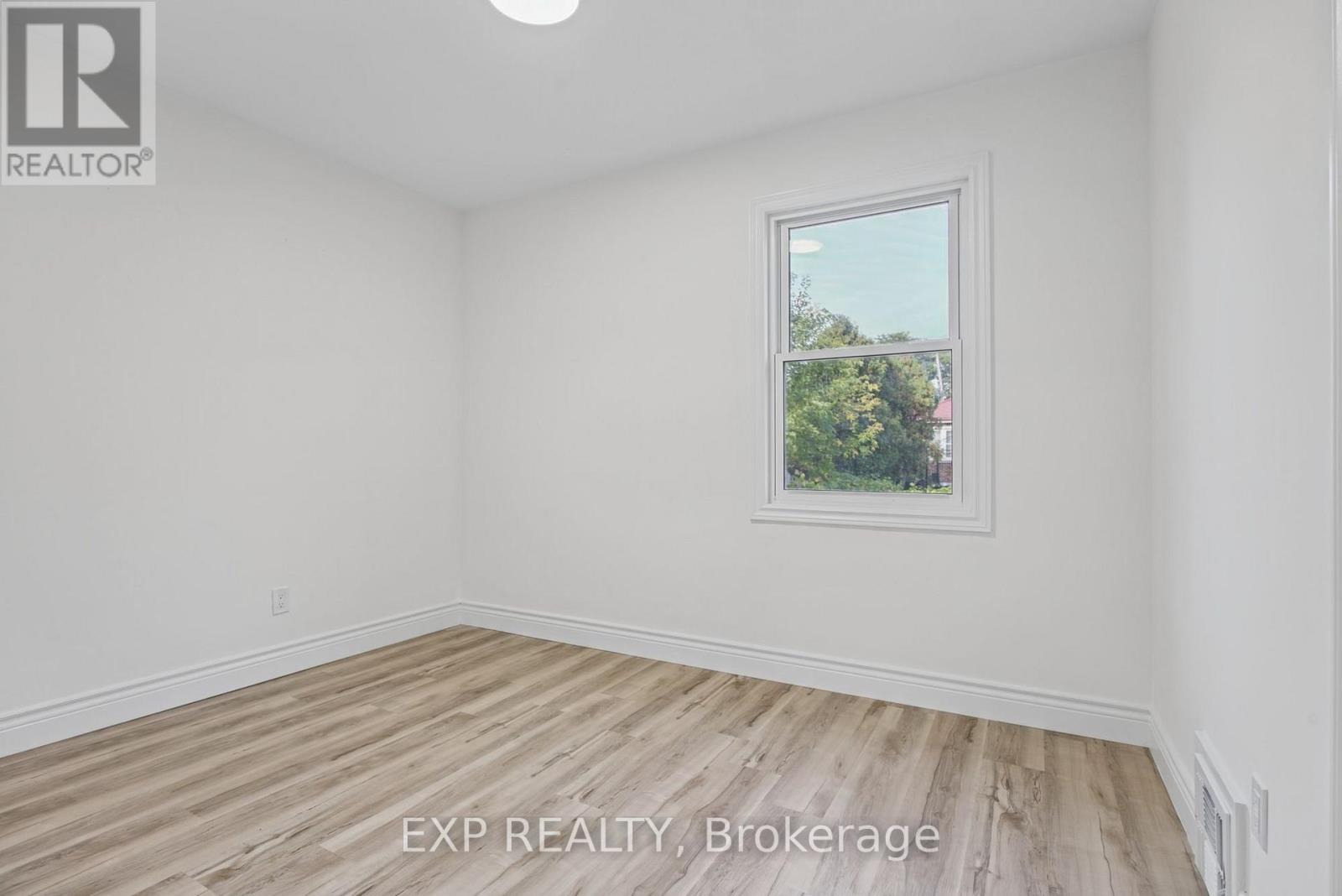 Upper - 156 E36th Street Property Photo 19