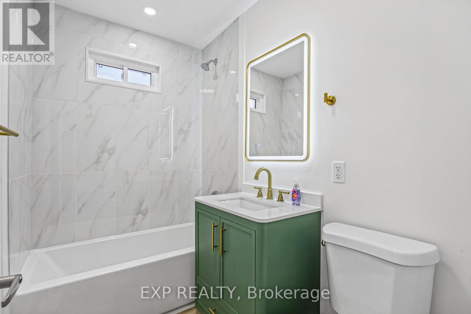 Upper - 156 E36th Street Property Photo 20