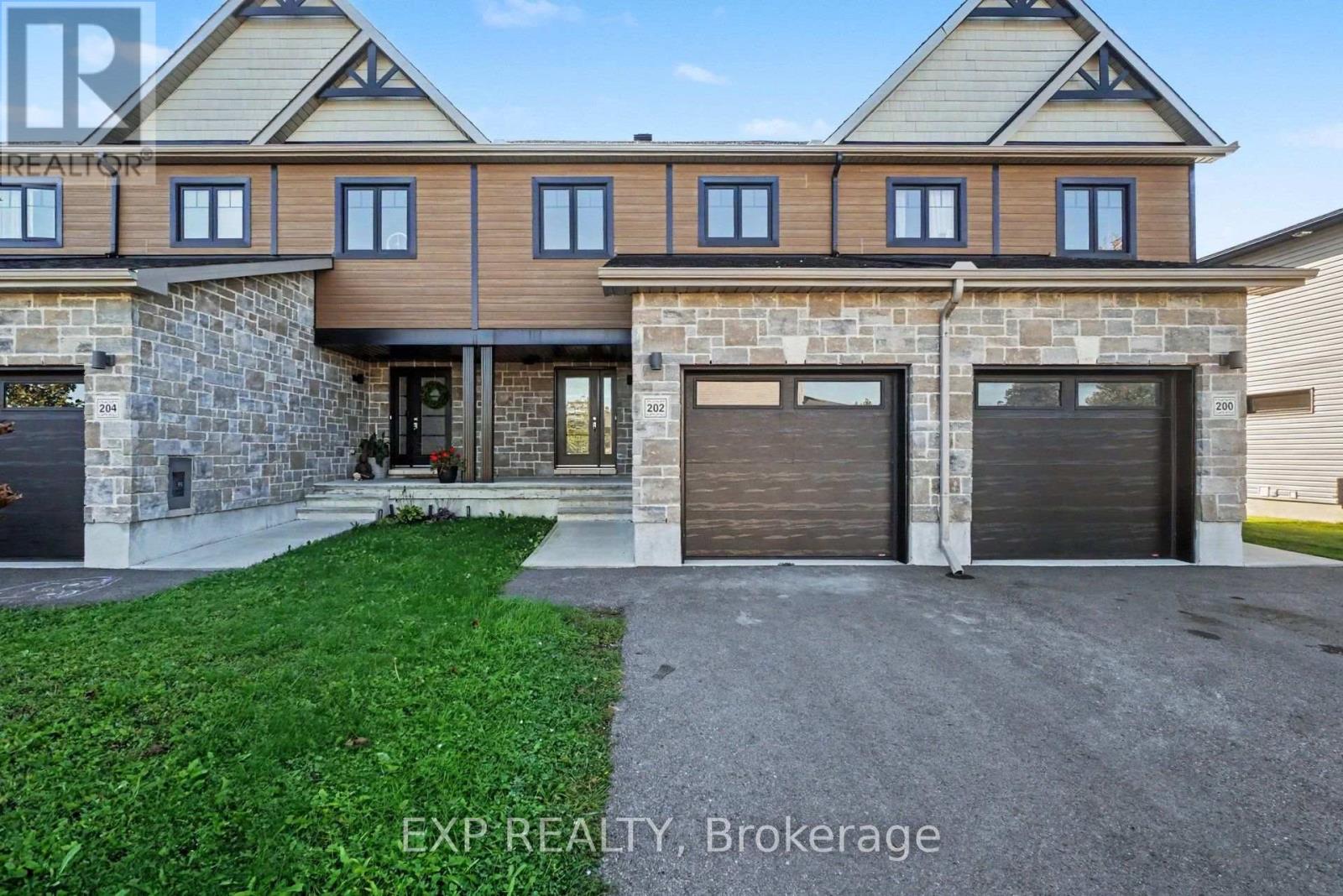202 St Malo Place Property Photo 2