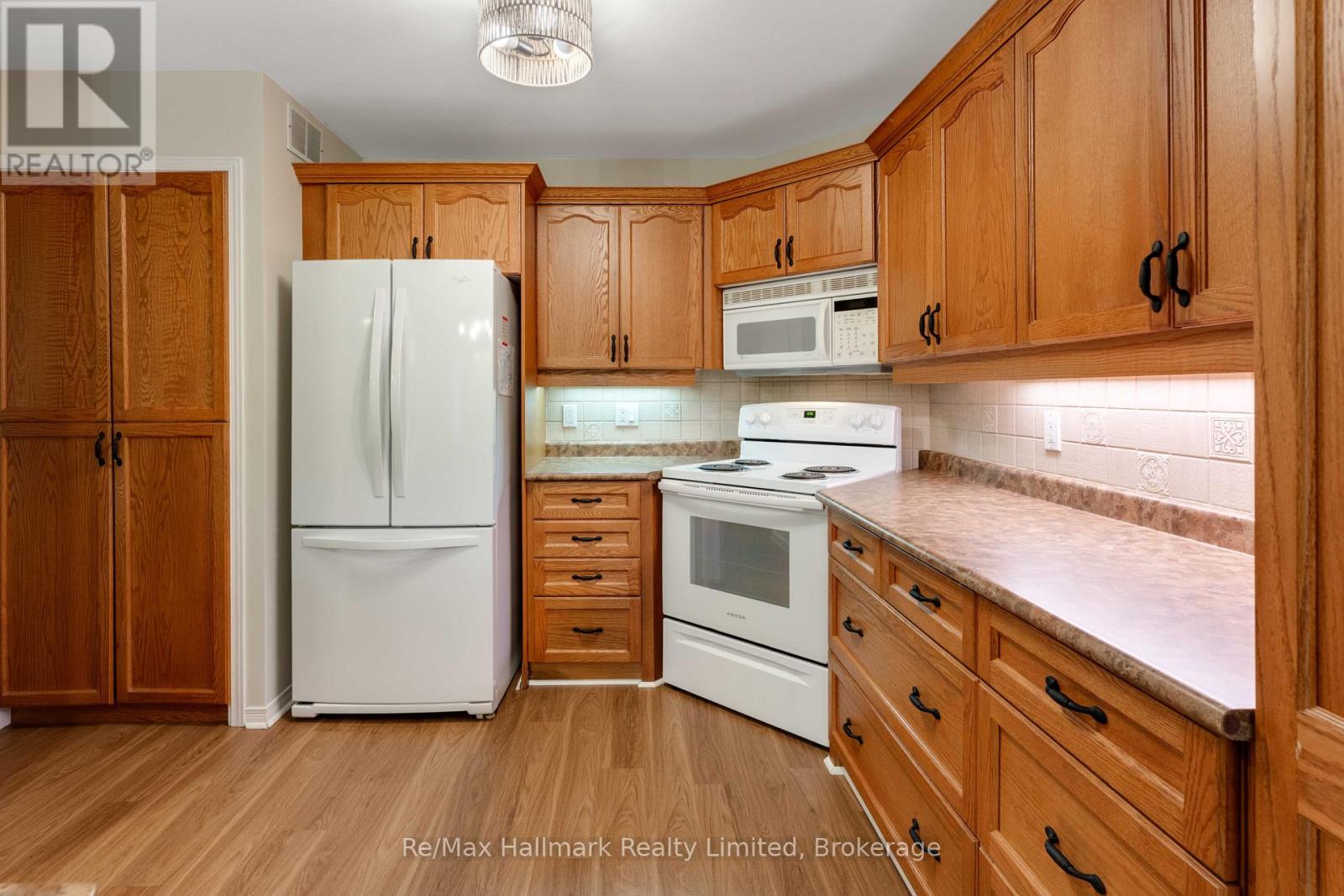 3 Woods Hollow Property Photo 9