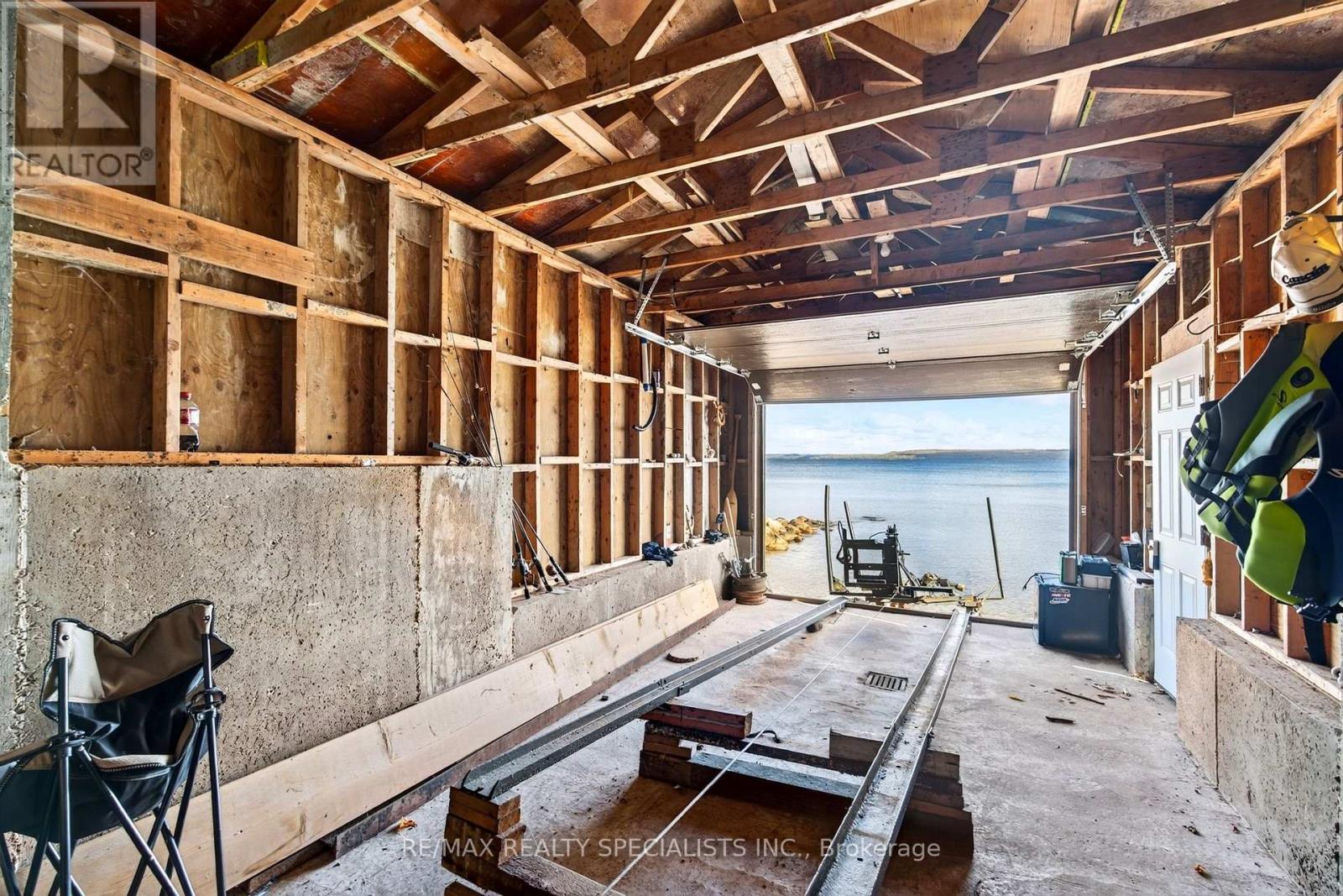 339520 Presqu'ile Road Property Photo 10