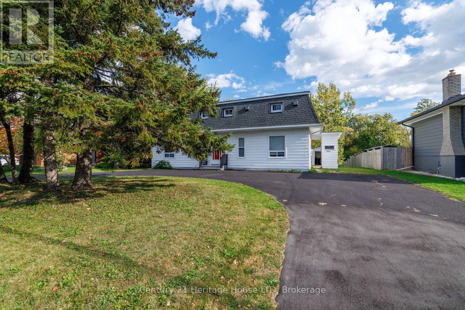 346 Albany Street Property Photo 2