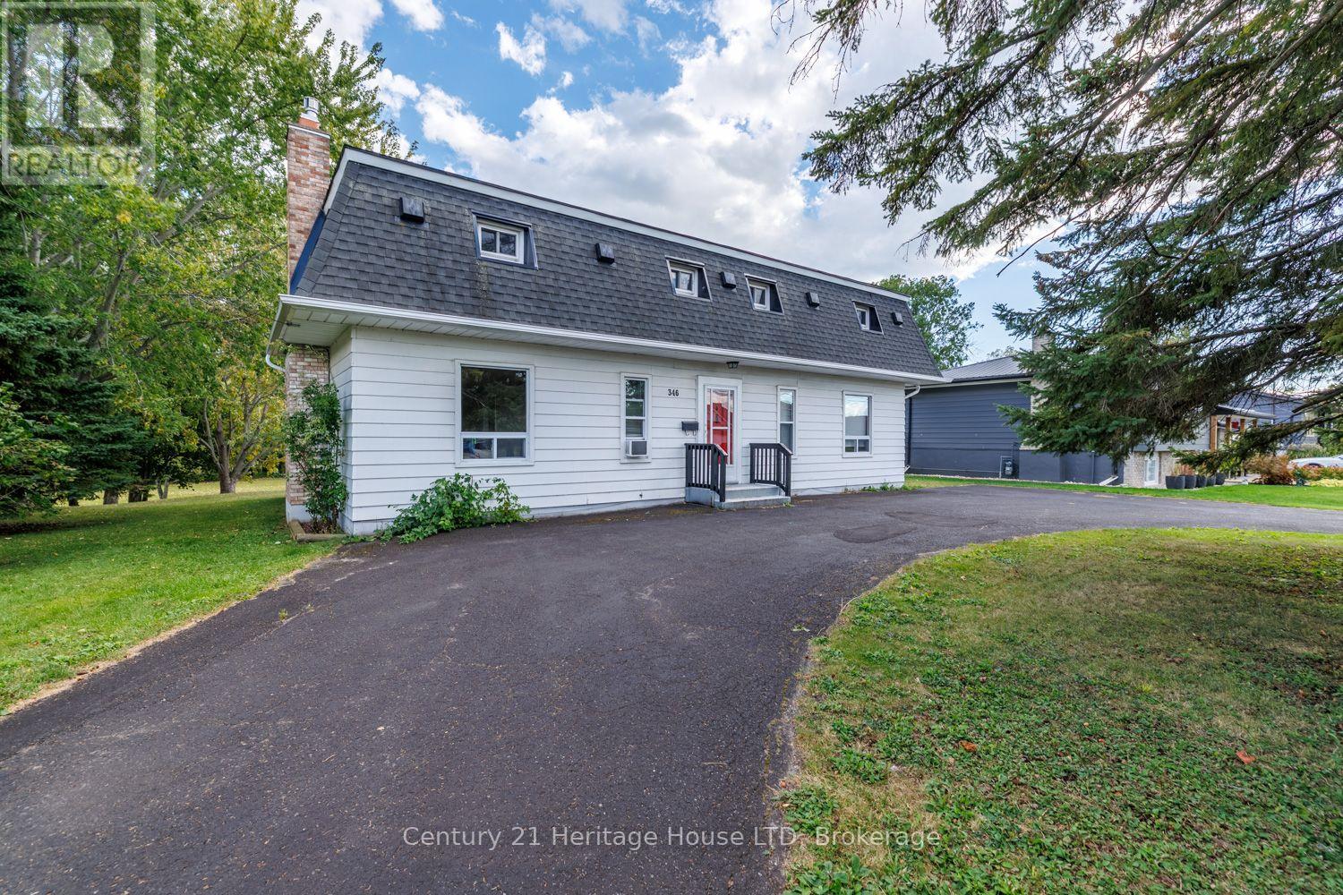 346 Albany Street Property Photo 4