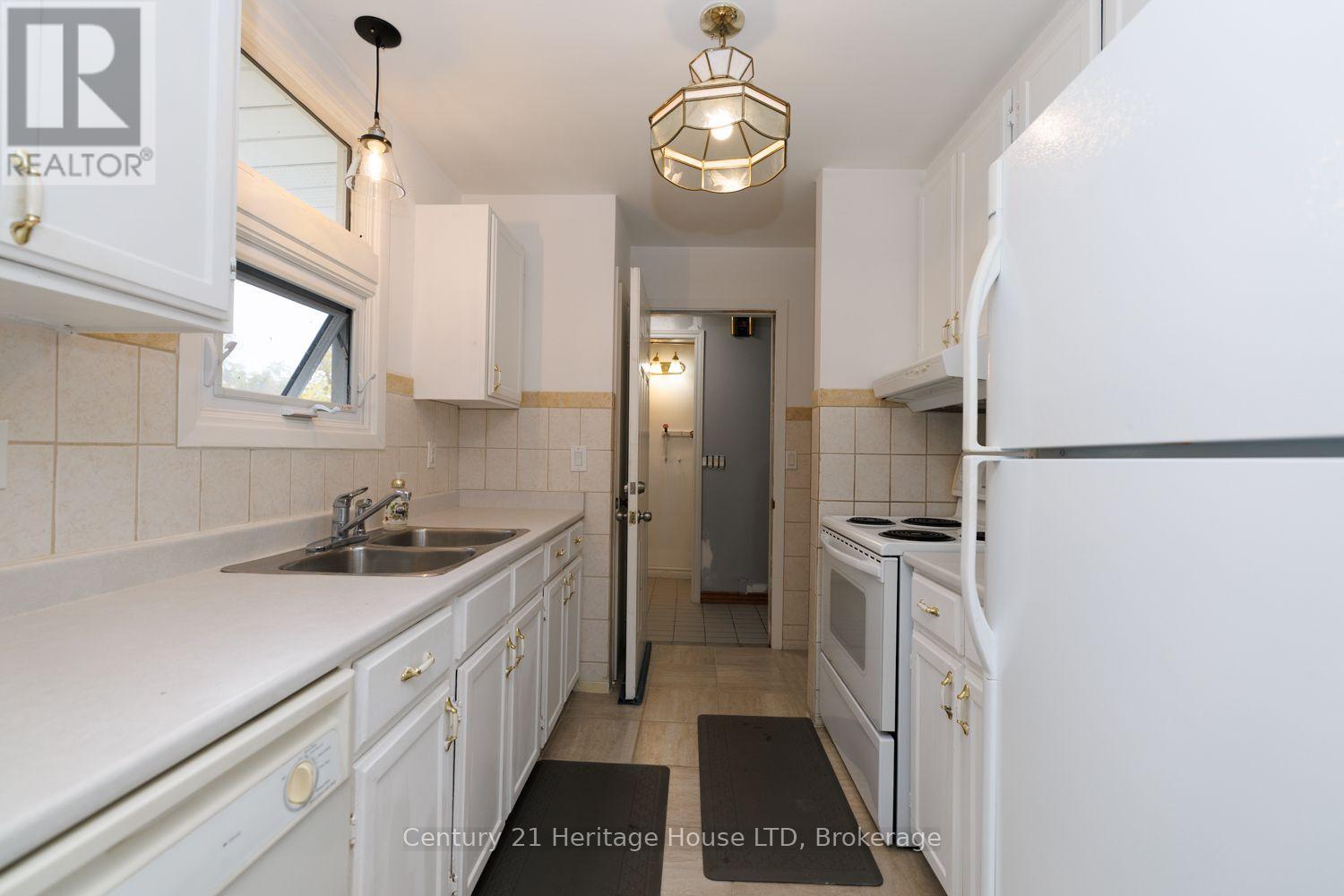 346 Albany Street Property Photo 28