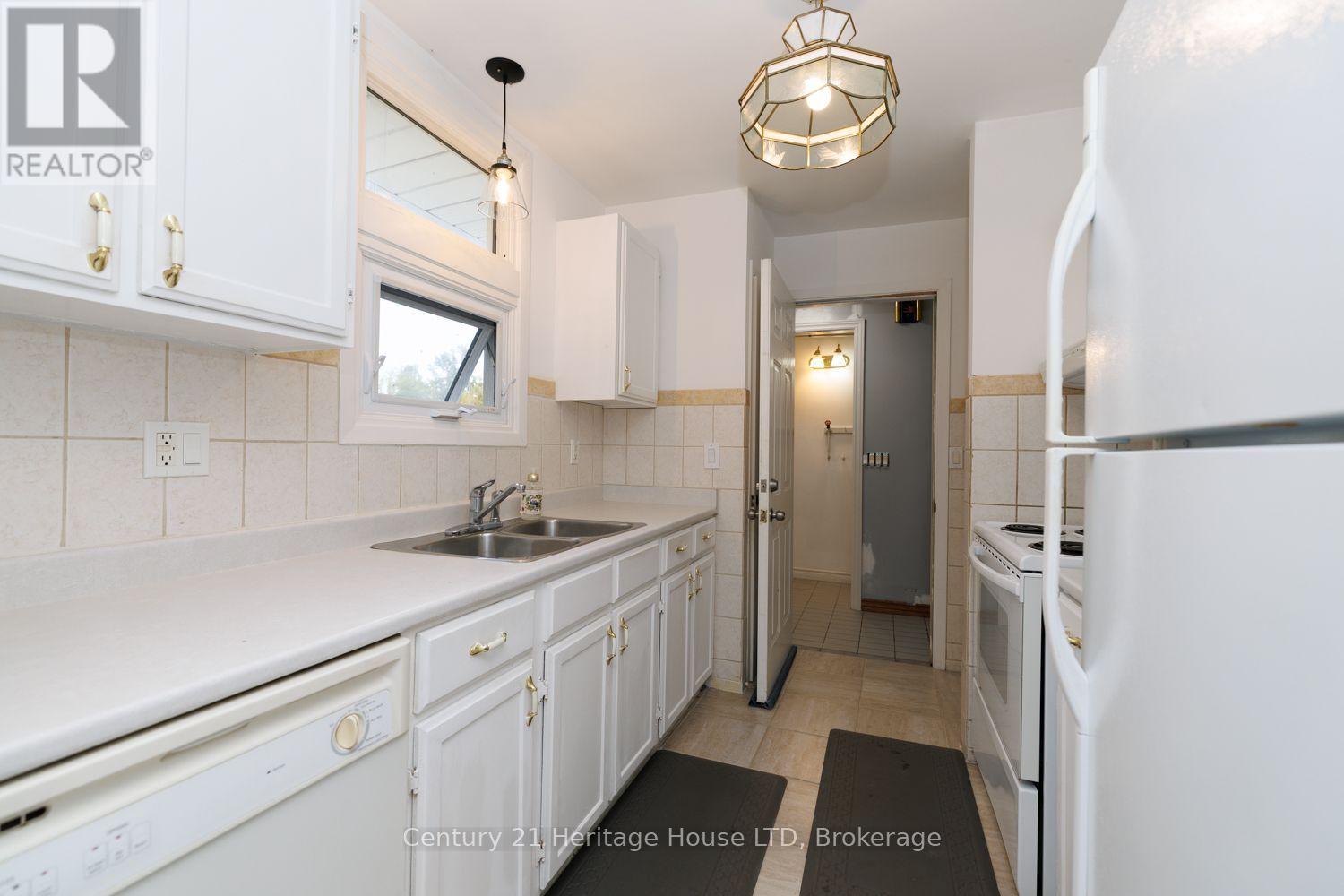 346 Albany Street Property Photo 29