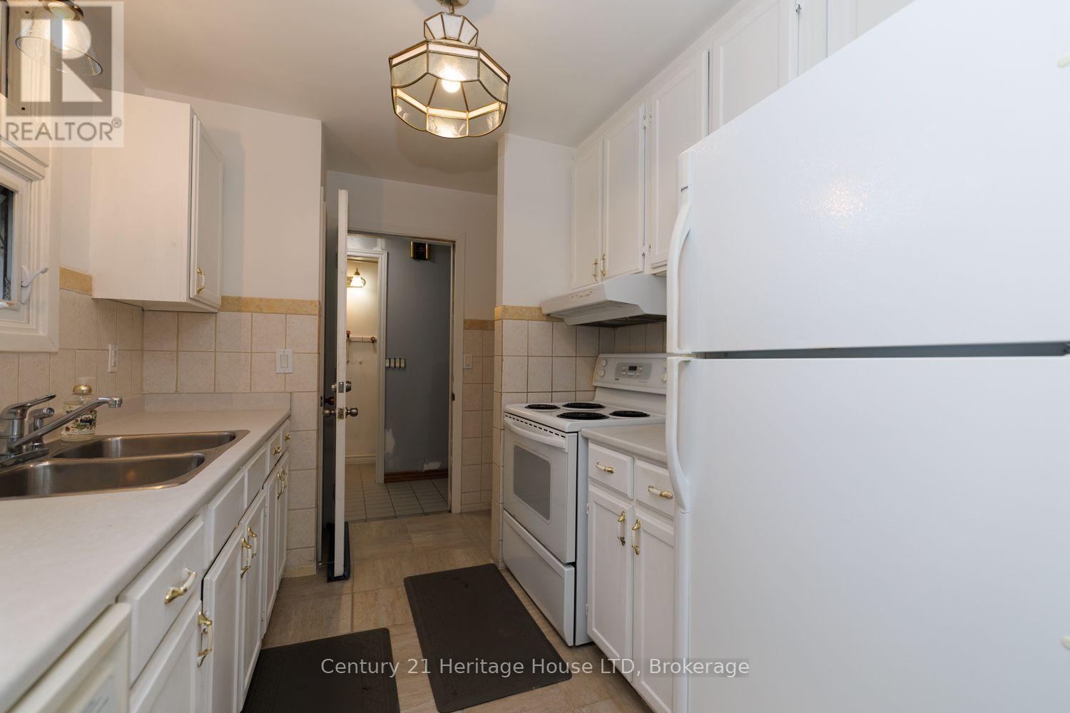 346 Albany Street Property Photo 30