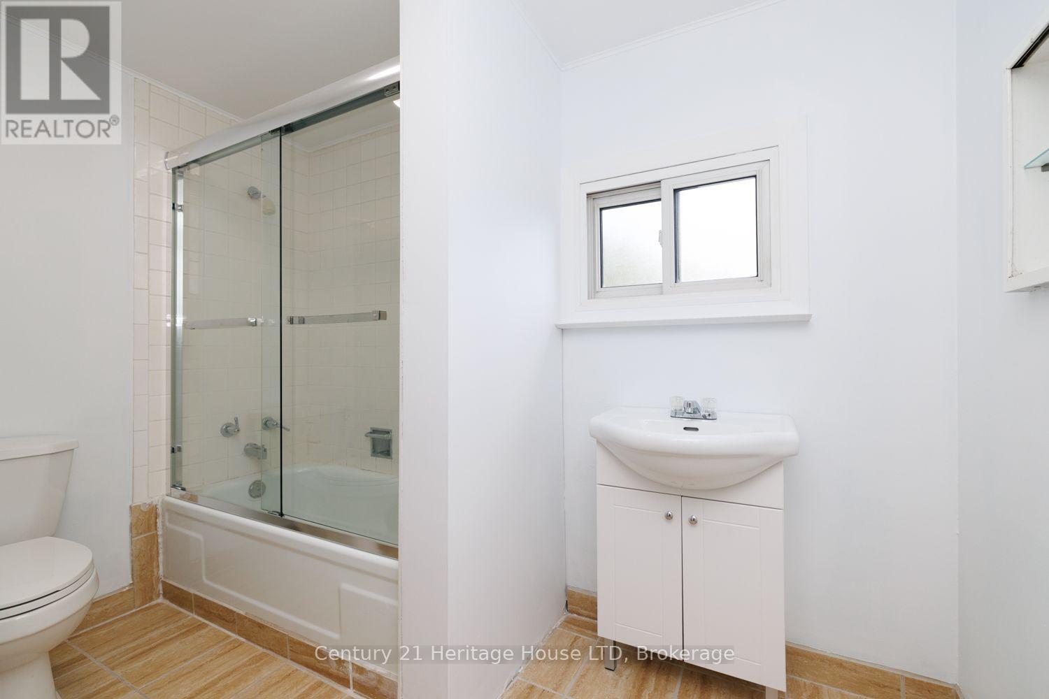 346 Albany Street Property Photo 37