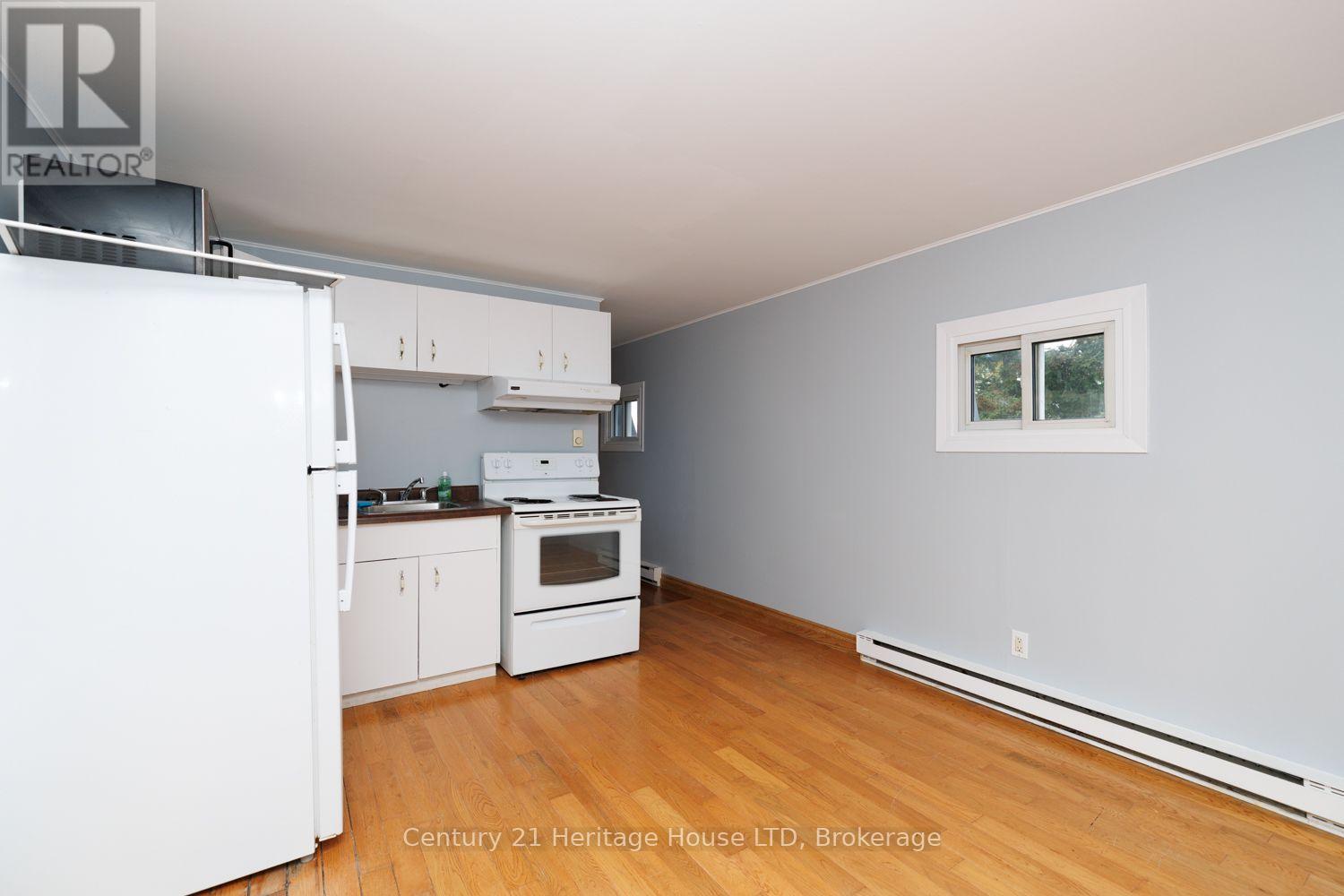 346 Albany Street Property Photo 39