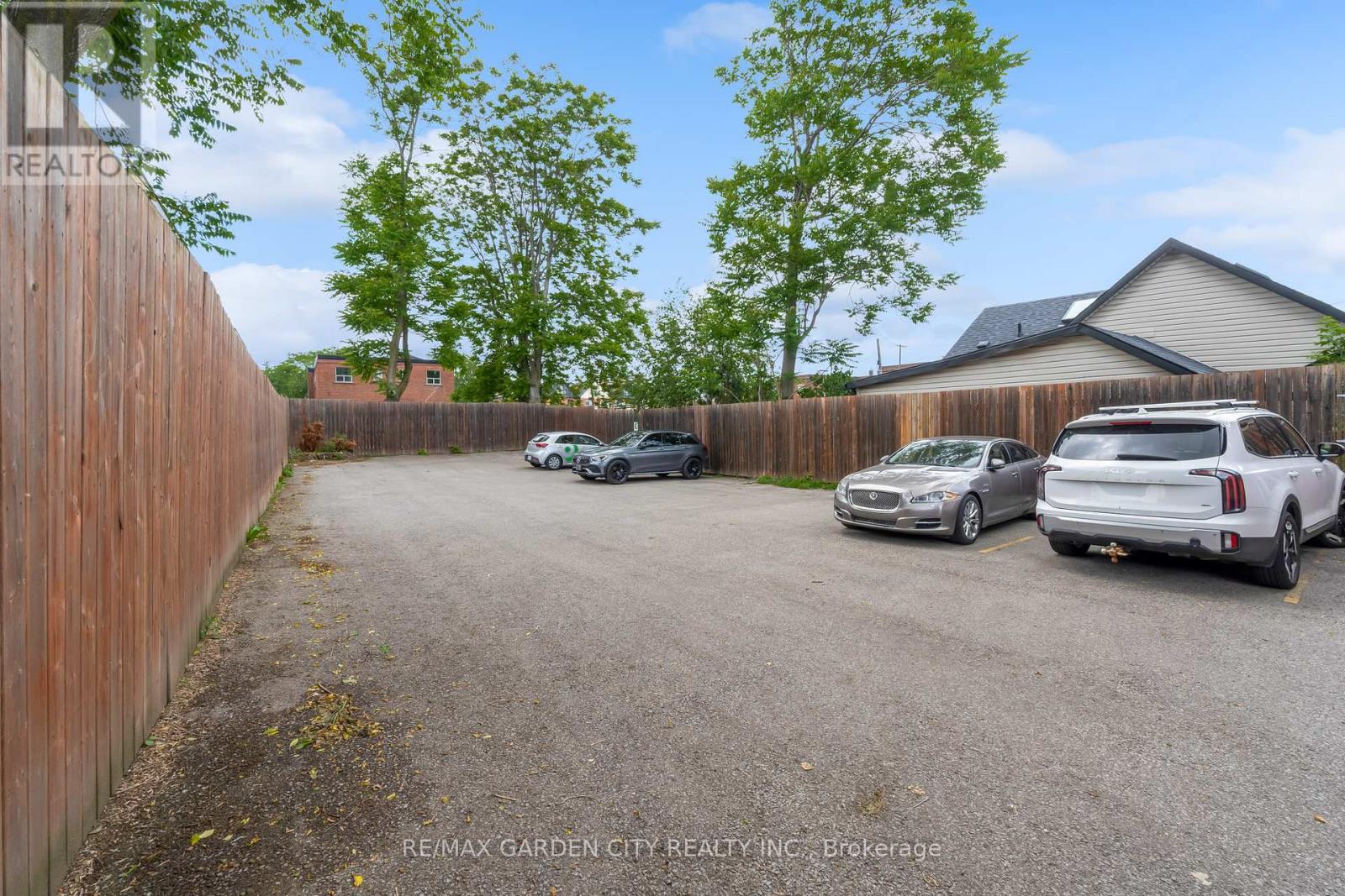 4 Lower - 16 Myrtle Avenue Property Photo 9