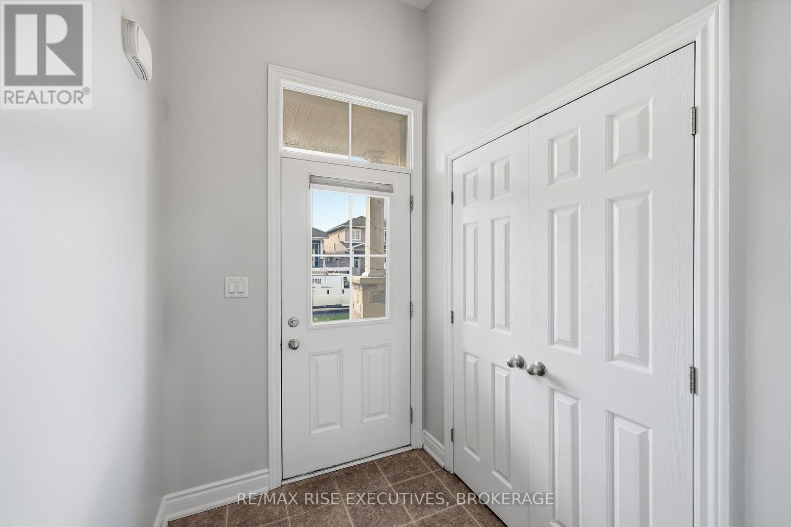 567 Beth Crescent Property Photo 6