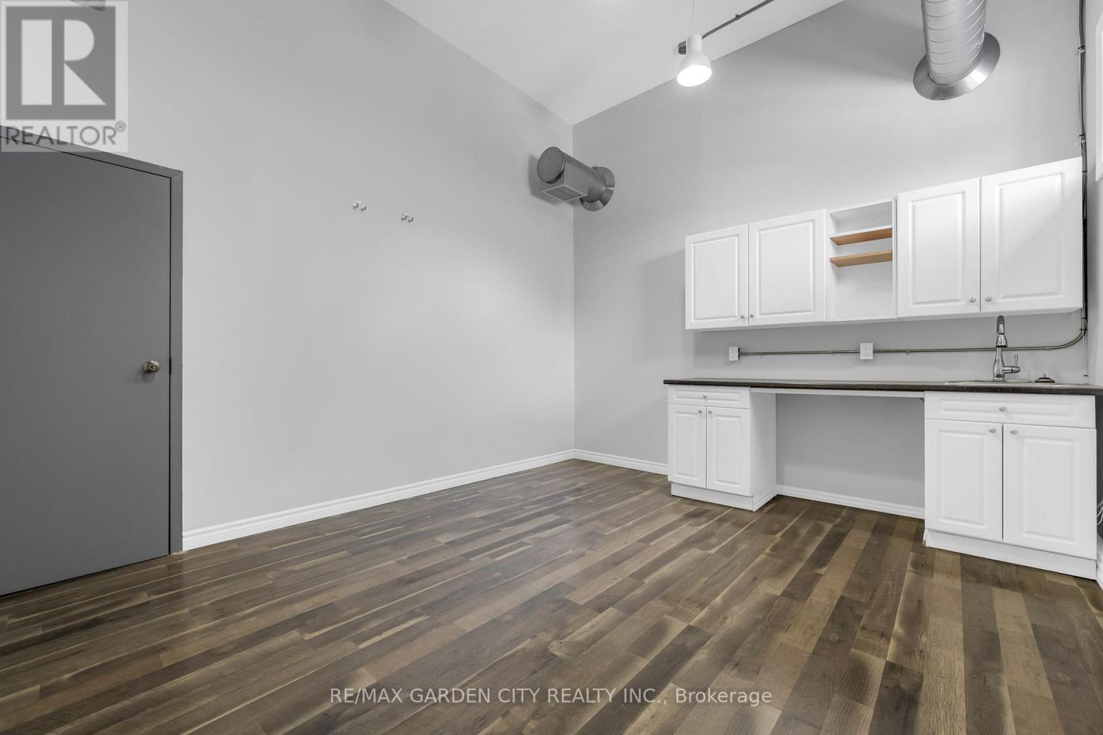 9b - 16 Myrtle Avenue Property Photo 2