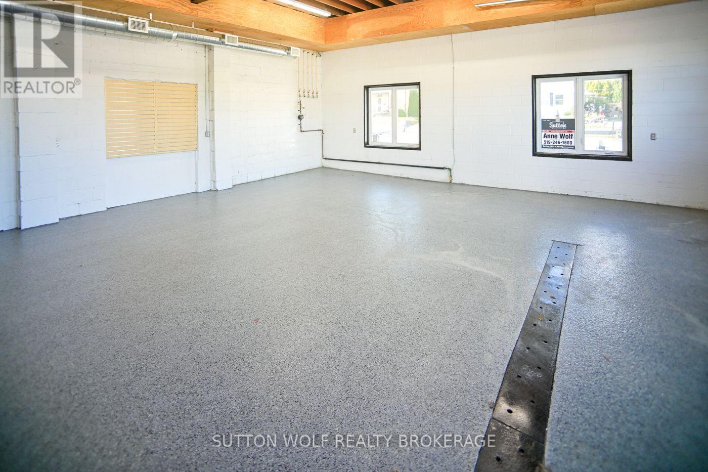 3 - 176 Metcalfe Street E Property Photo 4