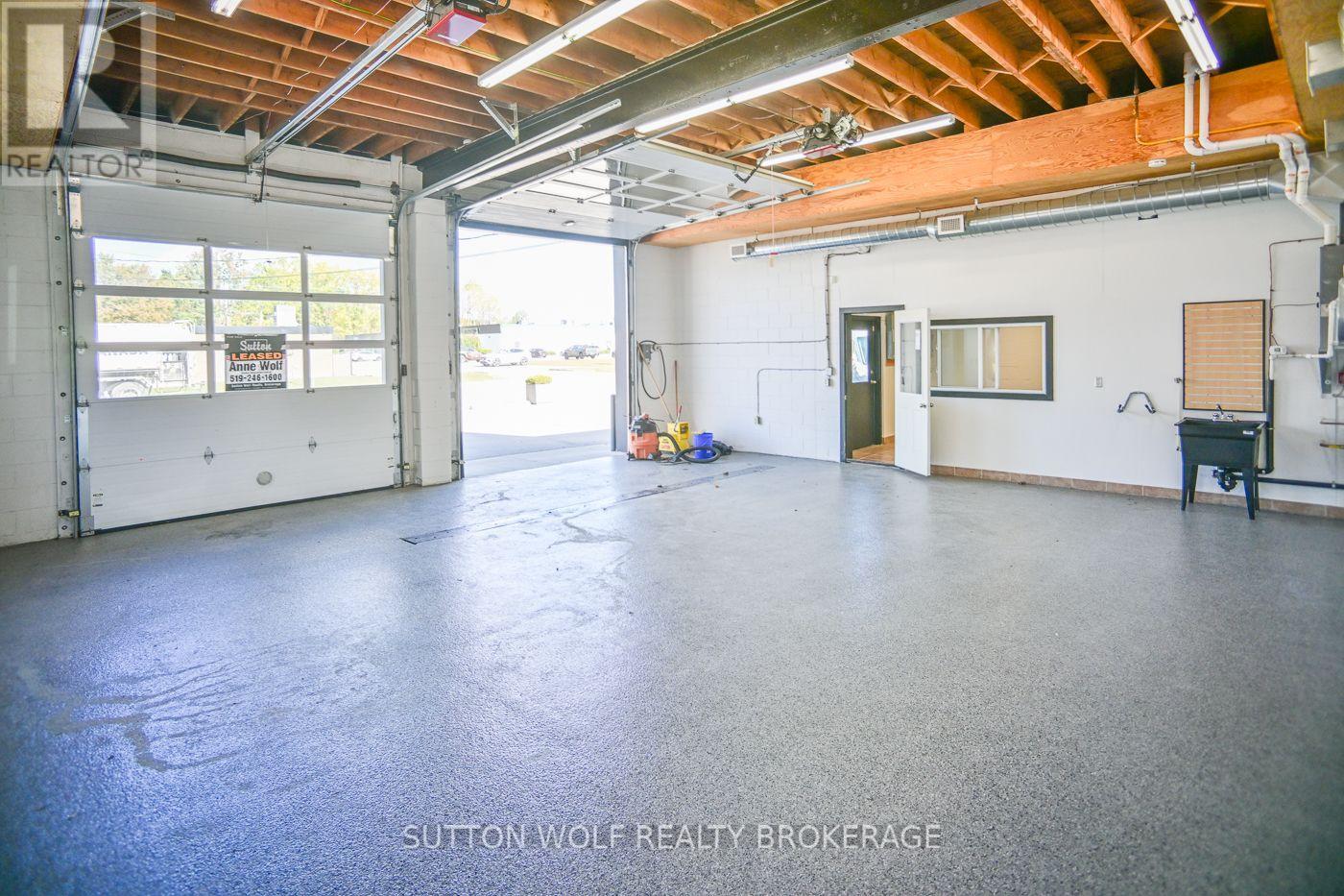 3 - 176 Metcalfe Street E Property Photo 6