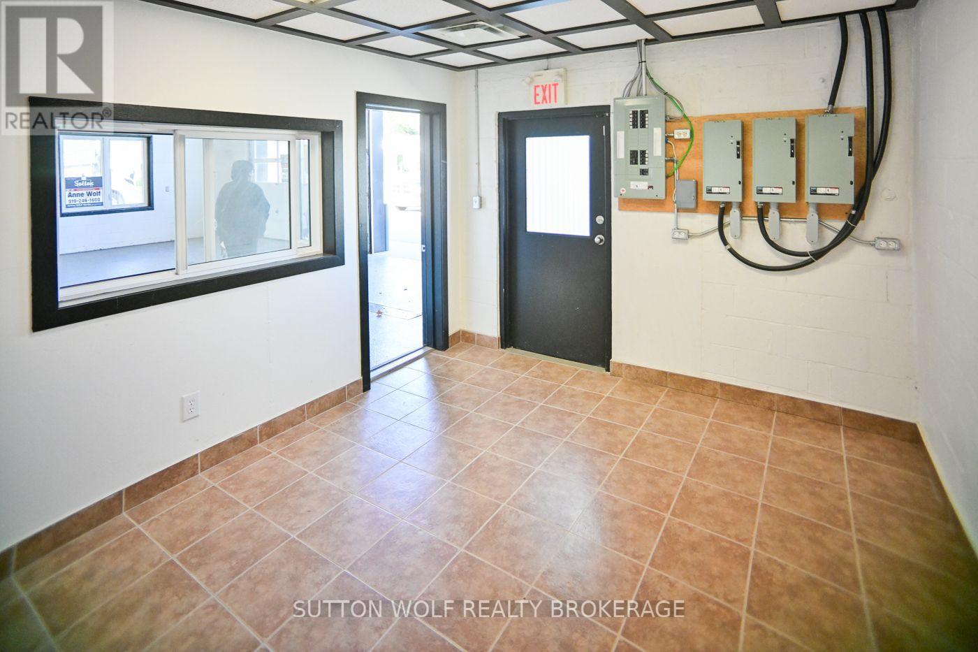 3 - 176 Metcalfe Street E Property Photo 8