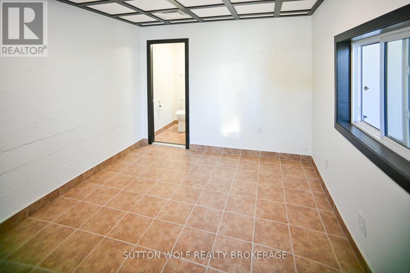 3 - 176 Metcalfe Street E Property Photo 9