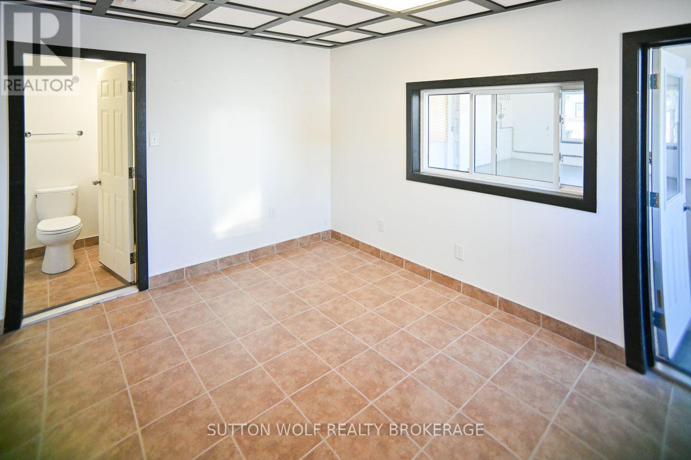 3 - 176 Metcalfe Street E Property Photo 10
