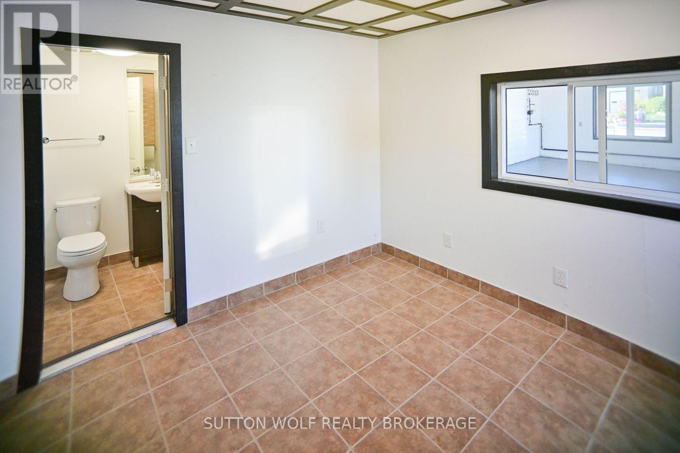 3 - 176 Metcalfe Street E Property Photo 11