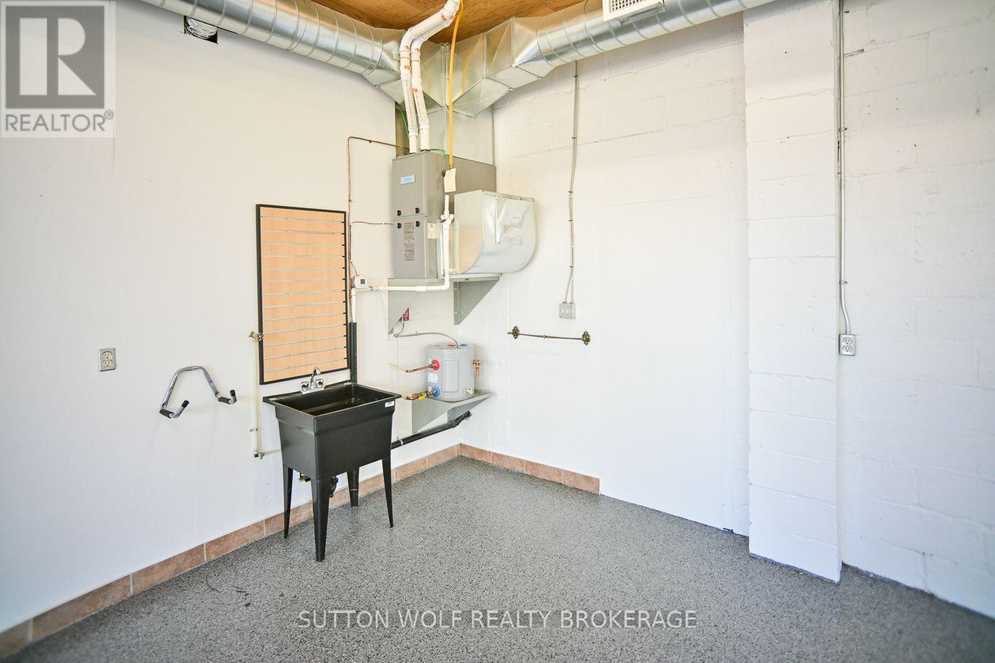 3 - 176 Metcalfe Street E Property Photo 12