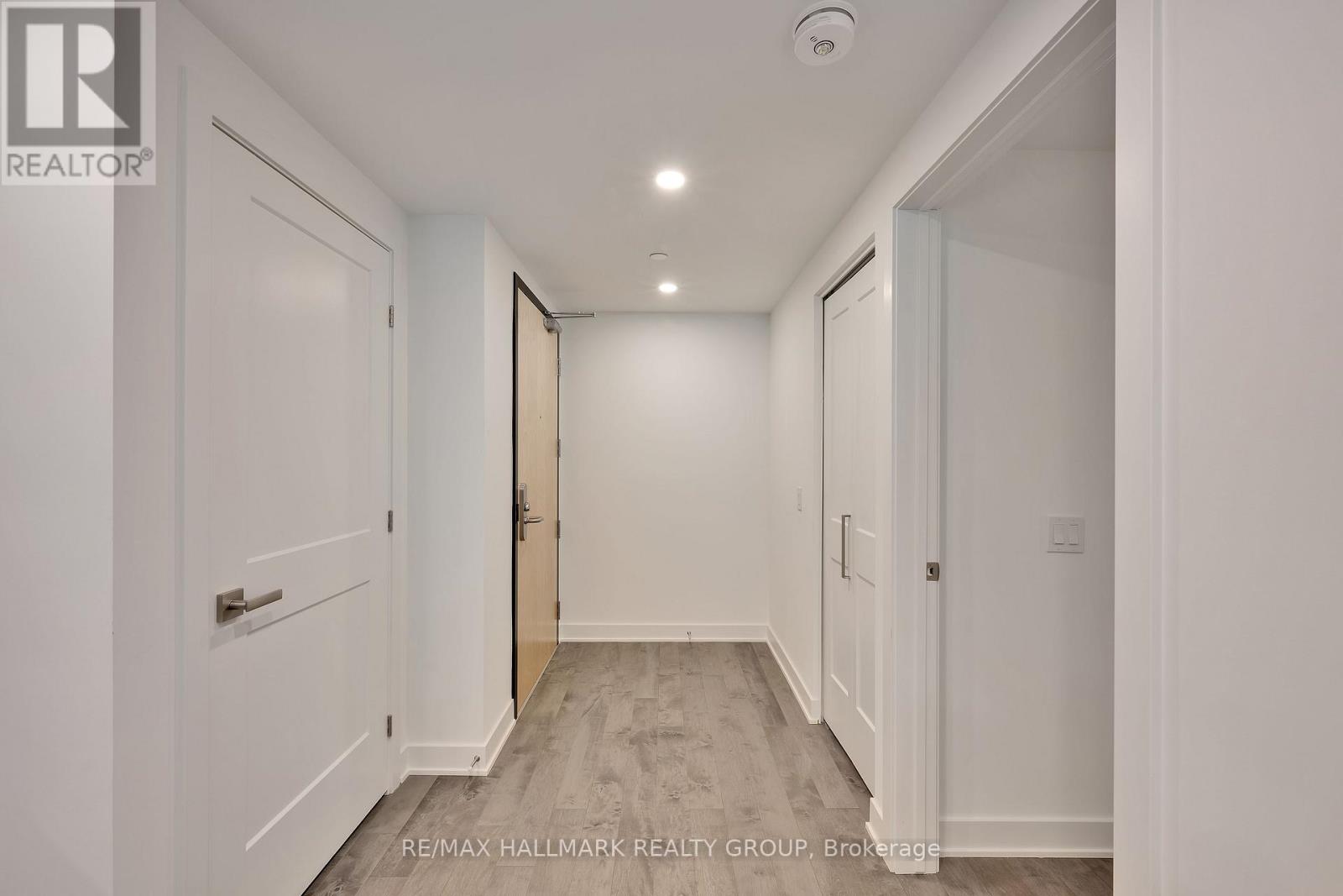 401 - 340 Queen Street Property Photo 2