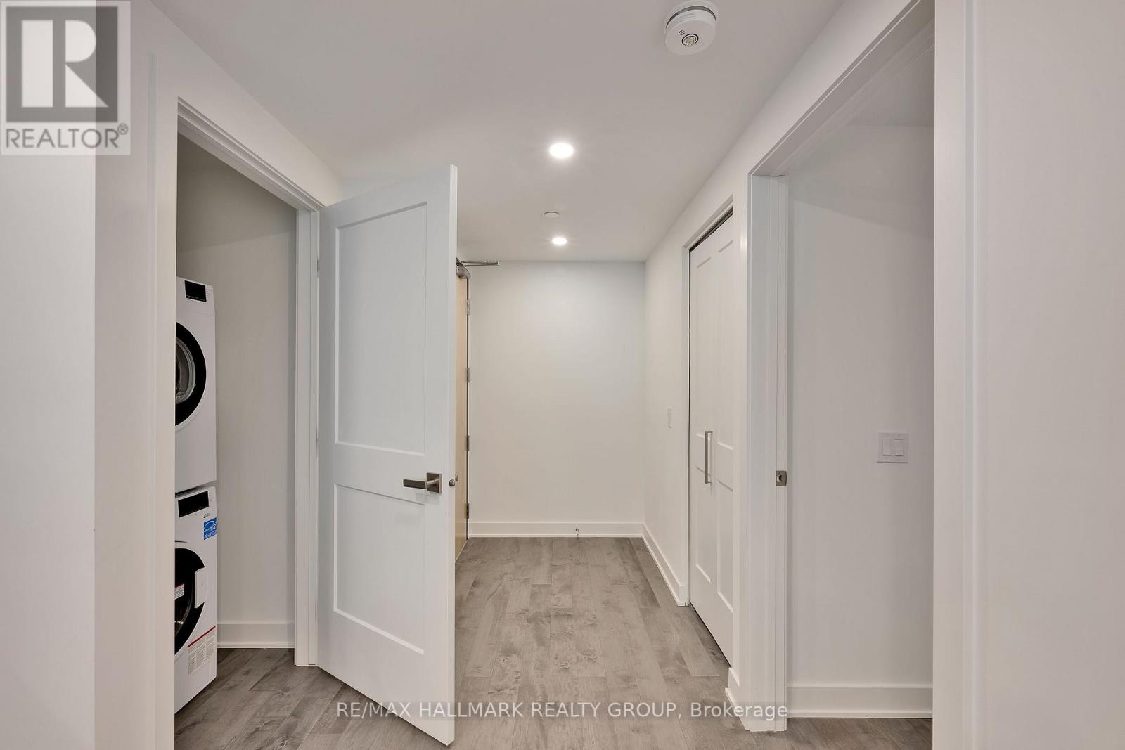 401 - 340 Queen Street Property Photo 3