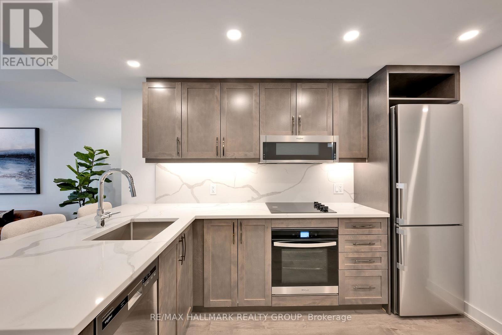 401 - 340 Queen Street Property Photo 6