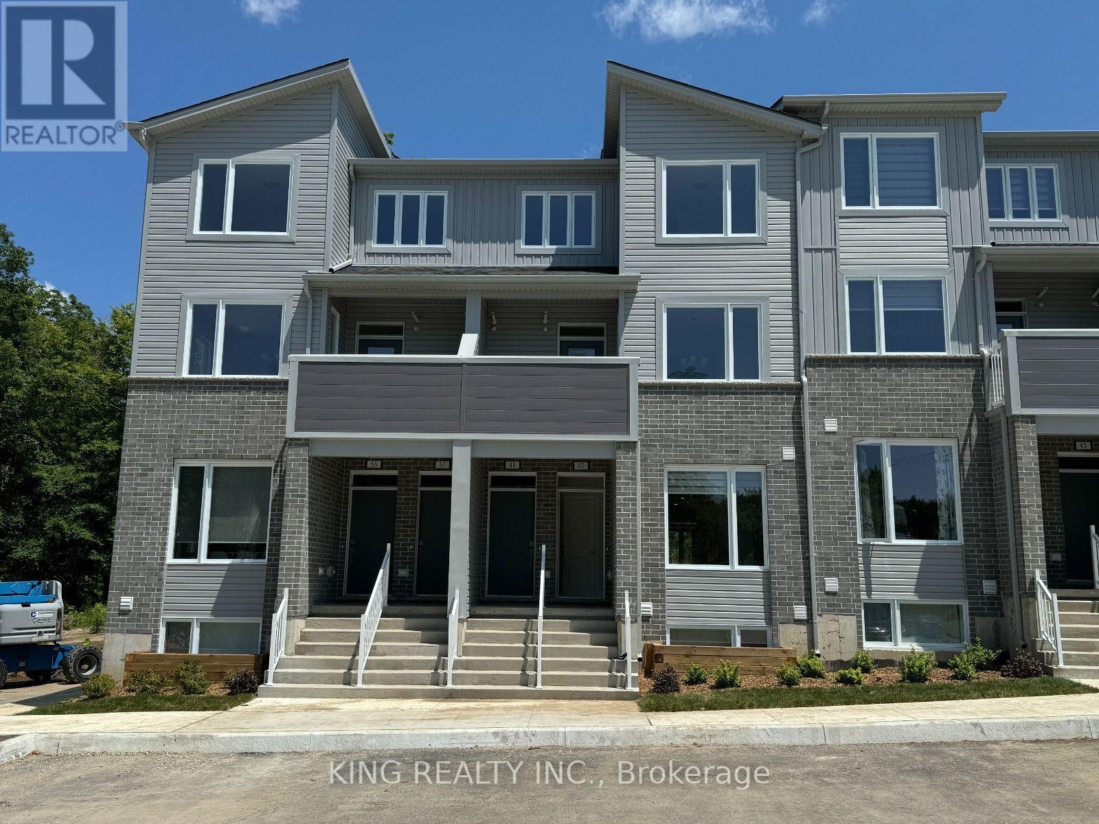 47 - 990 Deveron Crescent Property Photo 1