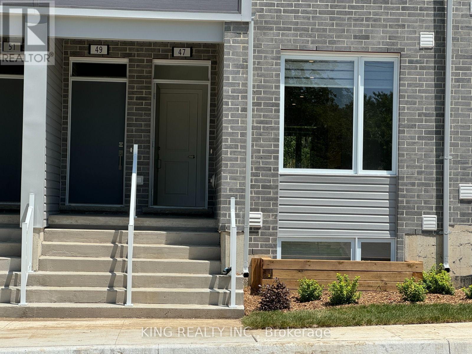 47 - 990 Deveron Crescent Property Photo 2