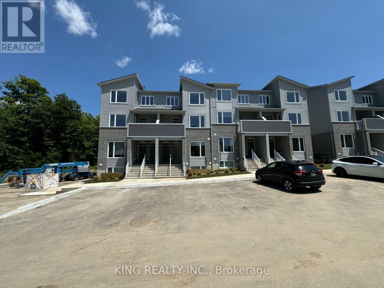 47 - 990 Deveron Crescent Property Photo 4