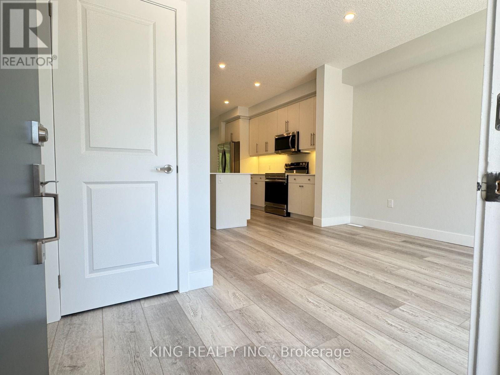 47 - 990 Deveron Crescent Property Photo 7
