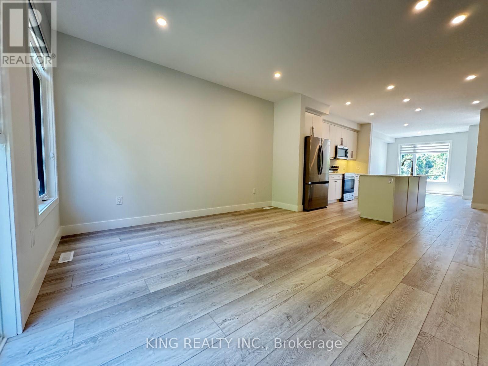 47 - 990 Deveron Crescent Property Photo 14