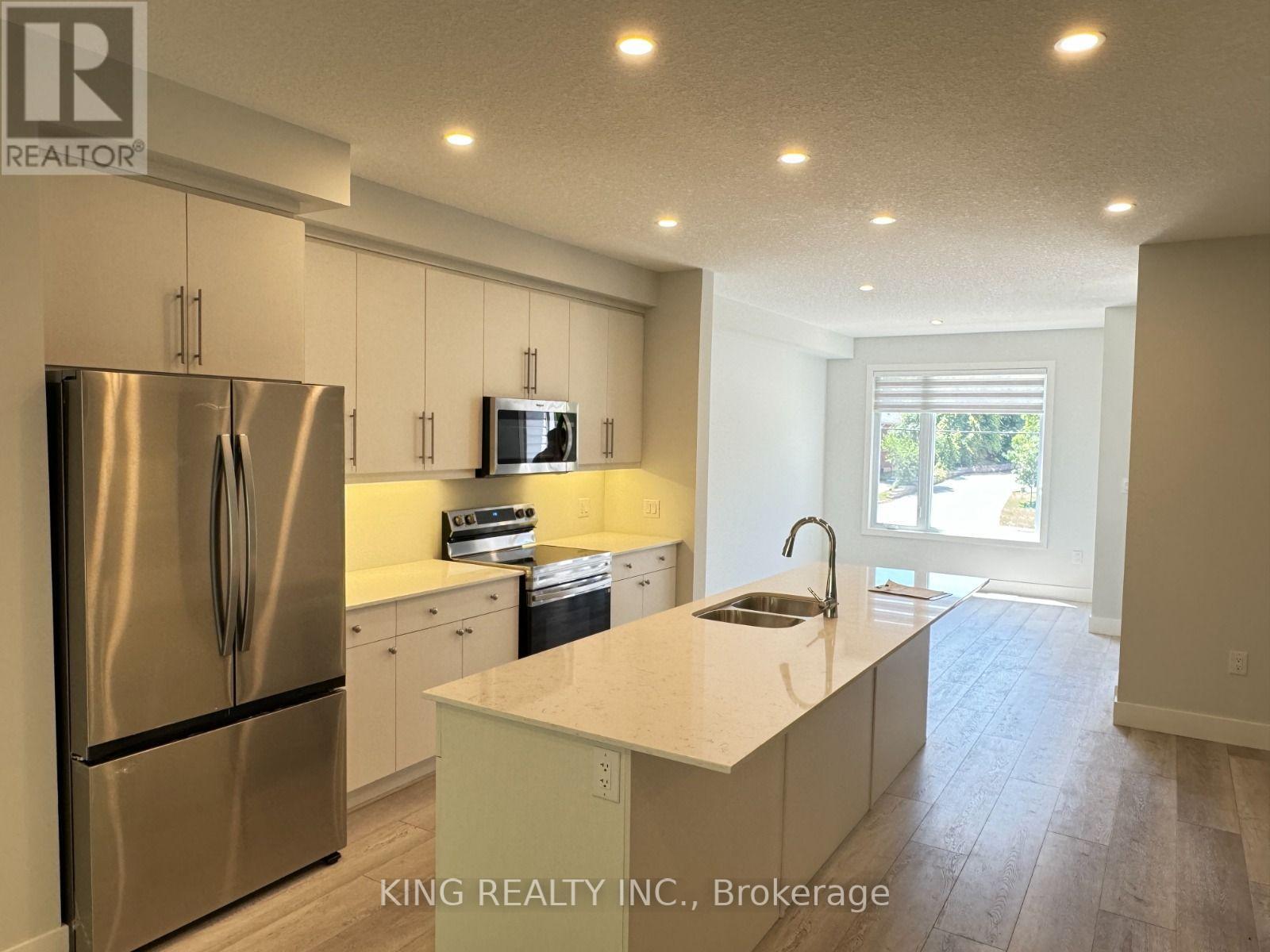 47 - 990 Deveron Crescent Property Photo 15