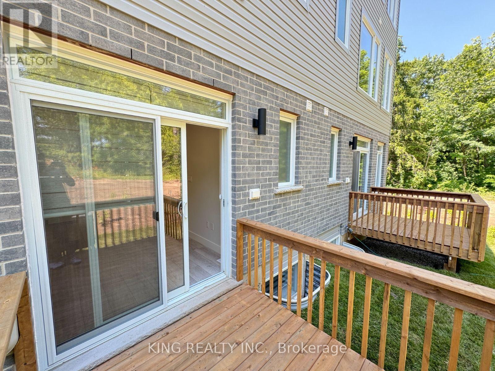 47 - 990 Deveron Crescent Property Photo 18