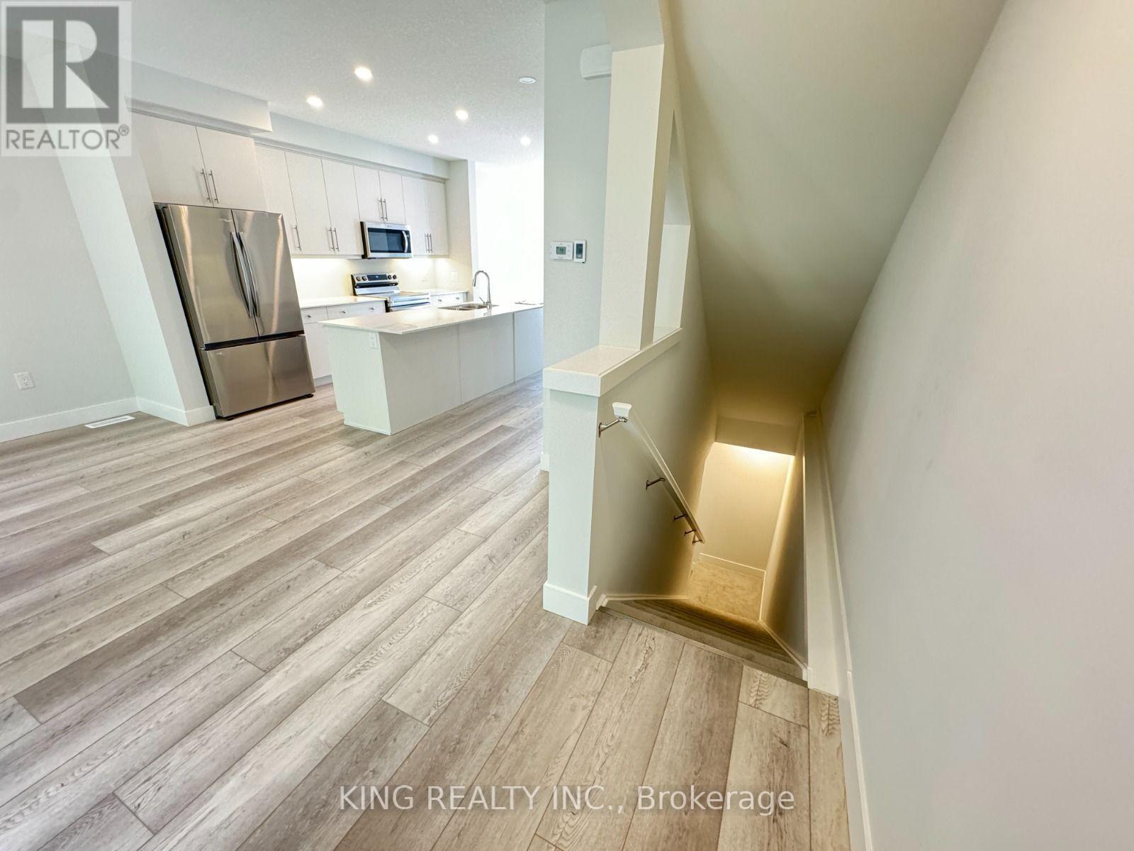 47 - 990 Deveron Crescent Property Photo 21
