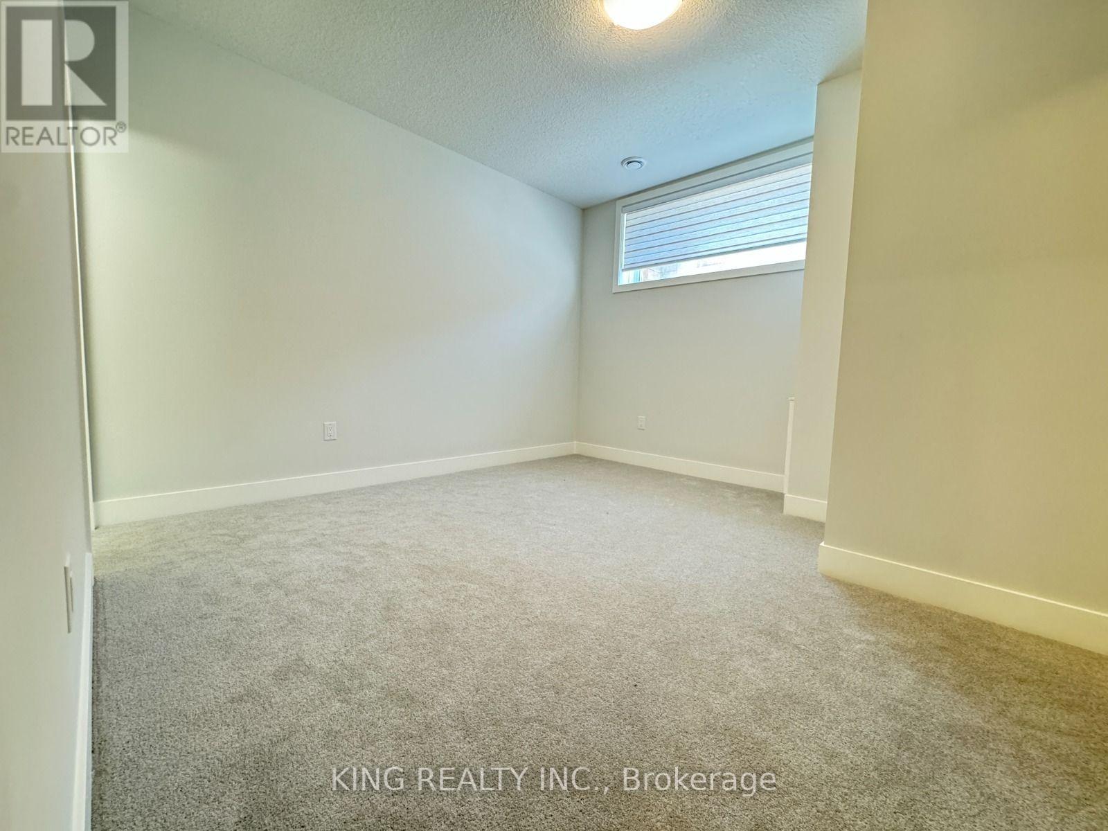 47 - 990 Deveron Crescent Property Photo 24