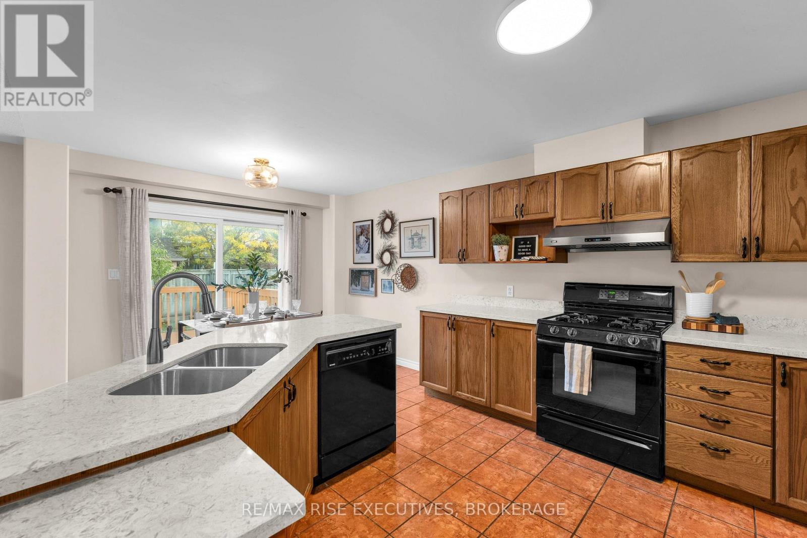 370 Cooke Crescent Property Photo 20