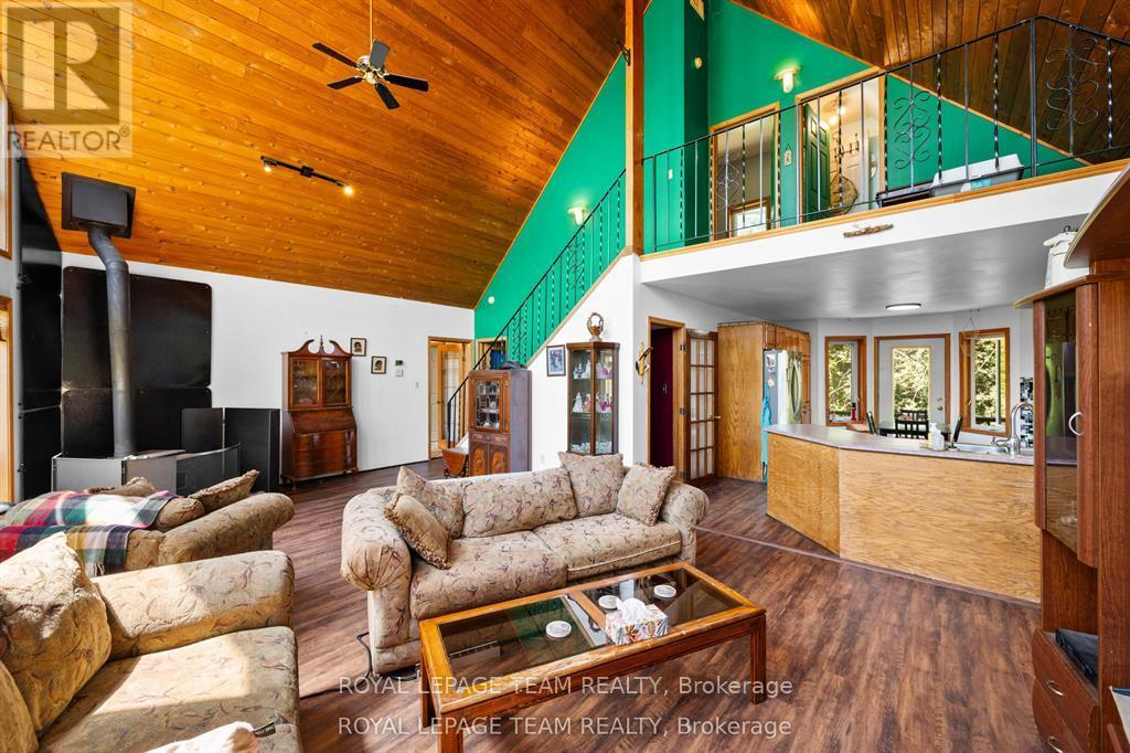 4984 Dunrobin Road Property Photo 10