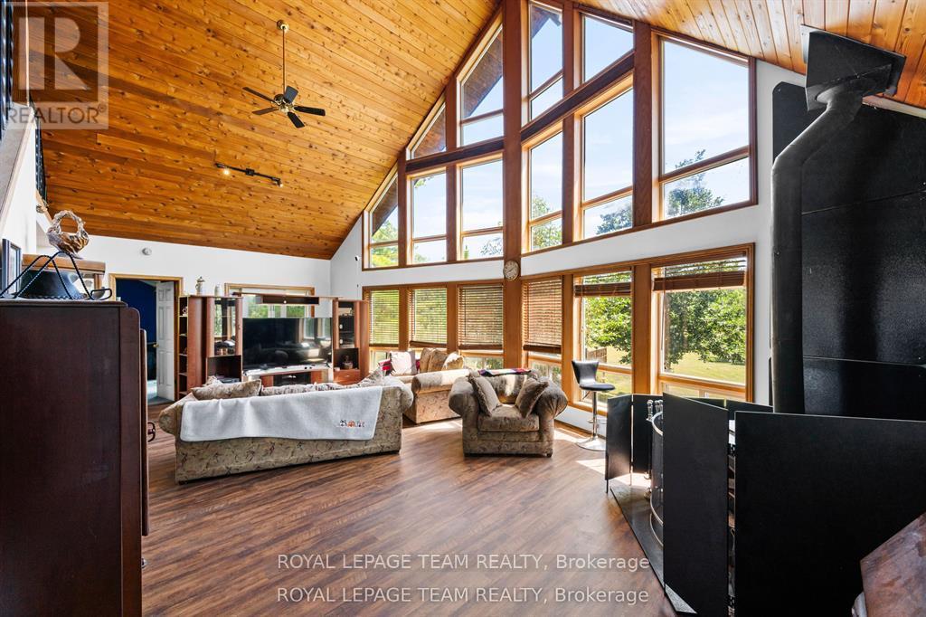 4984 Dunrobin Road Property Photo 11