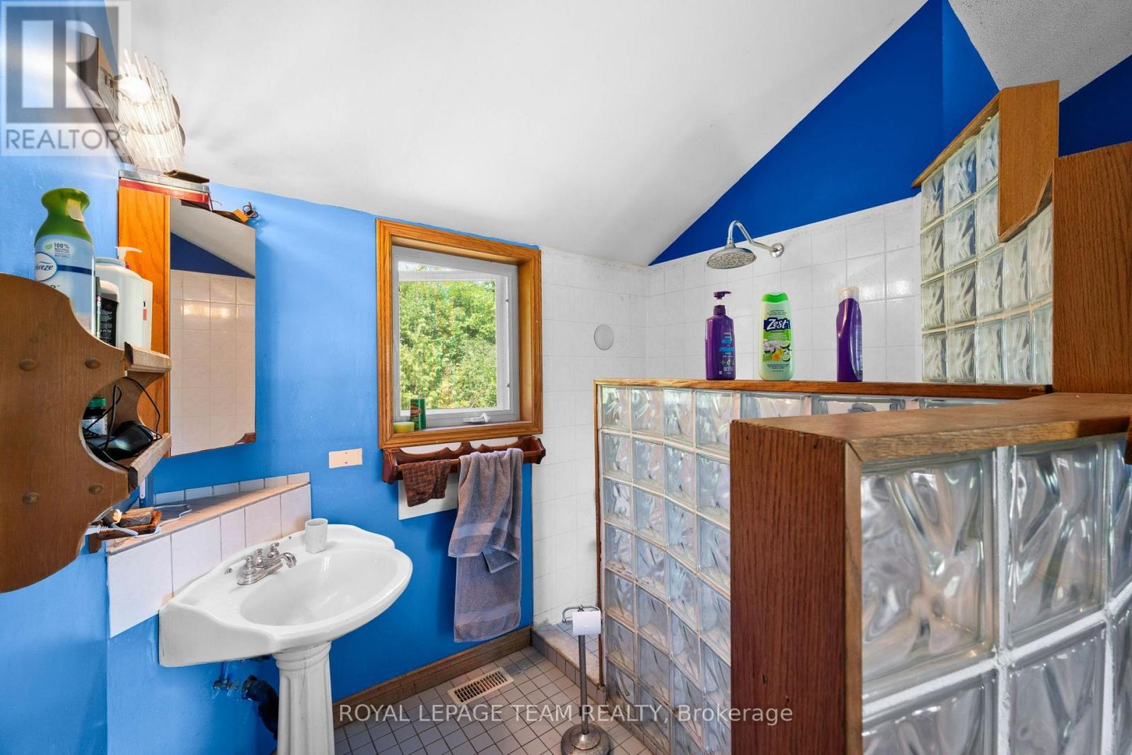 4984 Dunrobin Road Property Photo 17