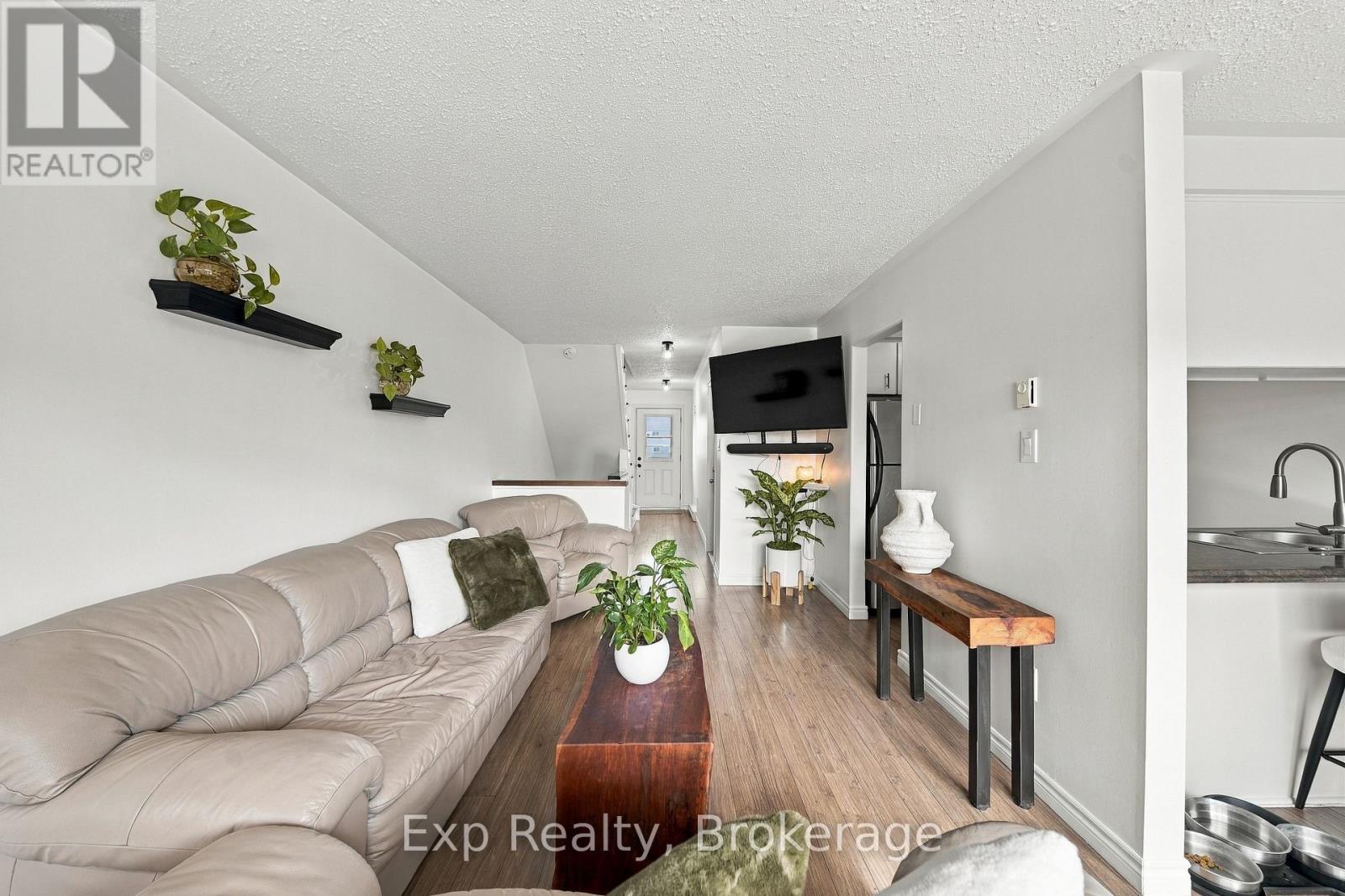 D - 50 Cascade Boulevard Property Photo 11
