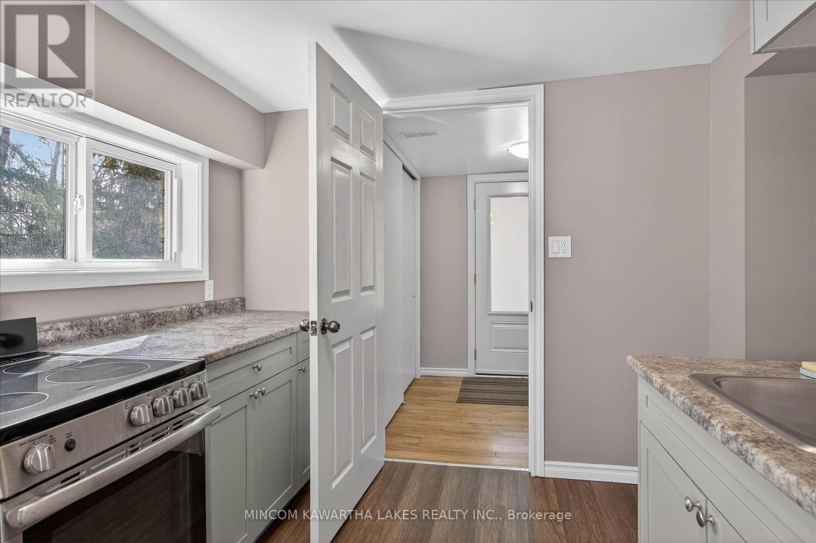 572 Fallis Line Property Photo 24