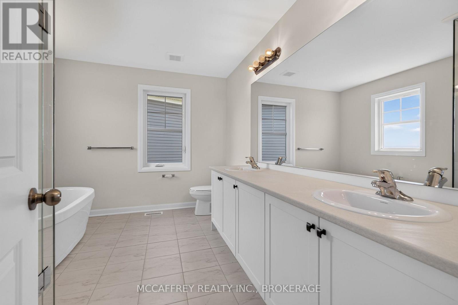 103 Gildersleeve Boulevard Property Photo 28