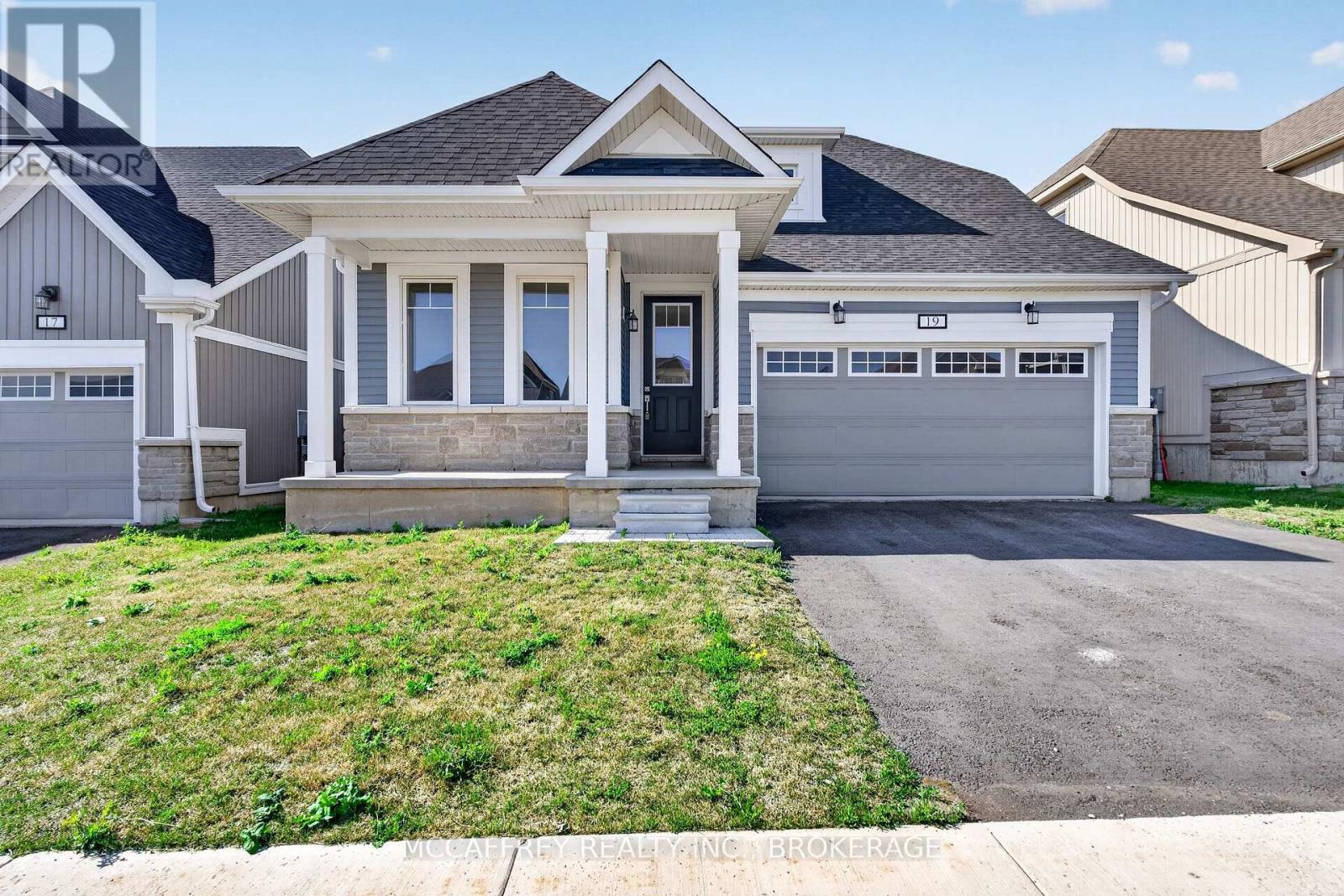 19 OAKMONT DRIVE Property Photo 1