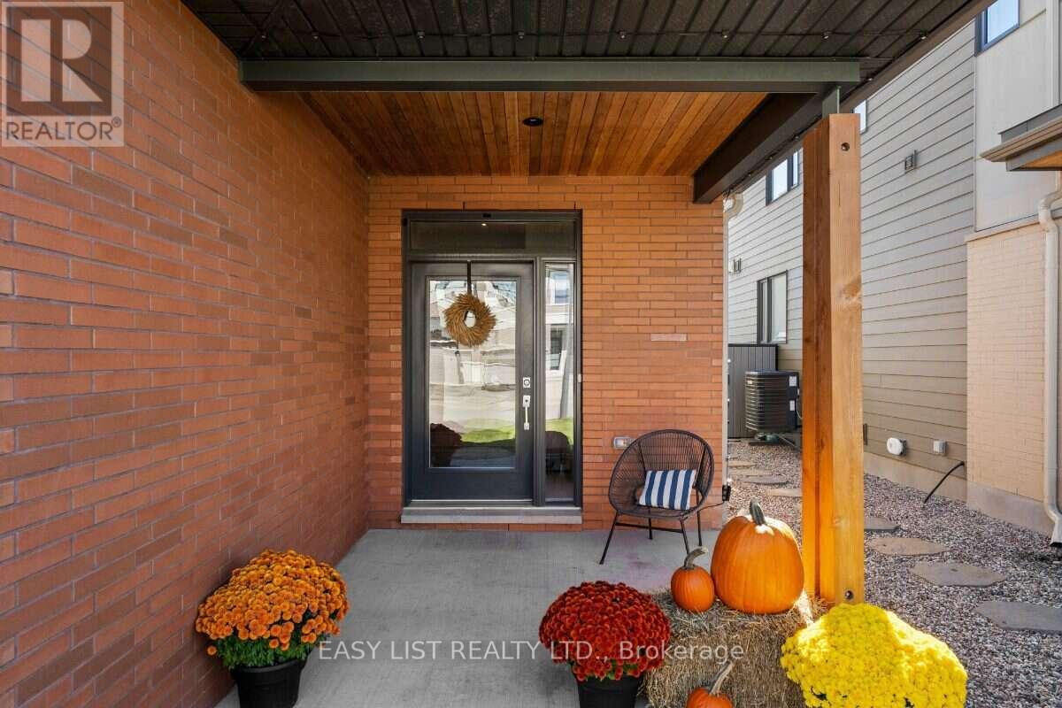 775 Carnelian Crescent Property Photo 5