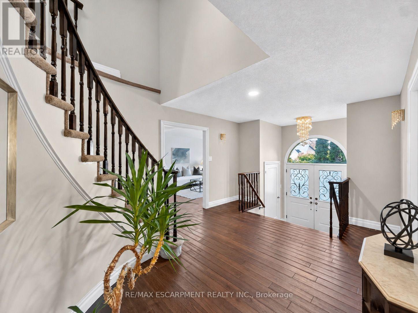 12 Sundrop Court Property Photo 4