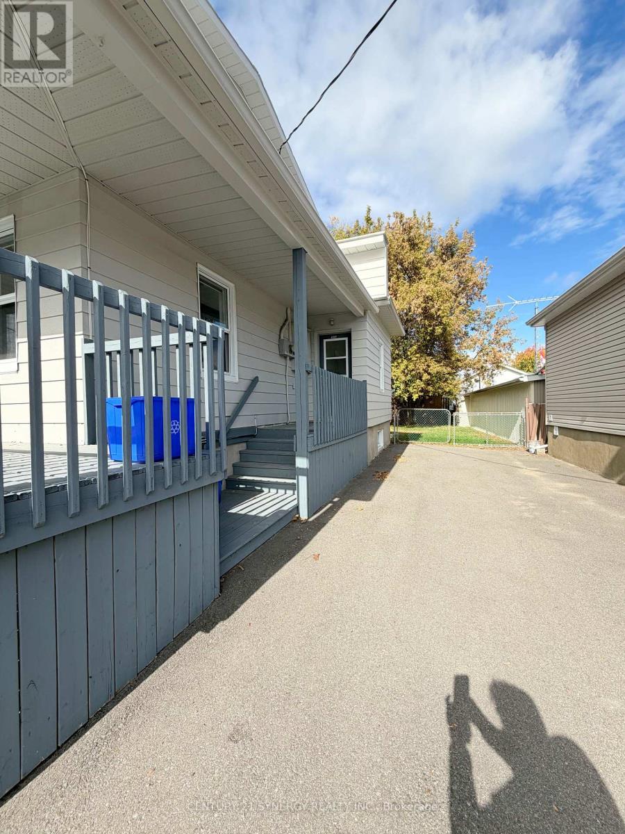 A - 346 Rue Telegraph Road Property Photo 3