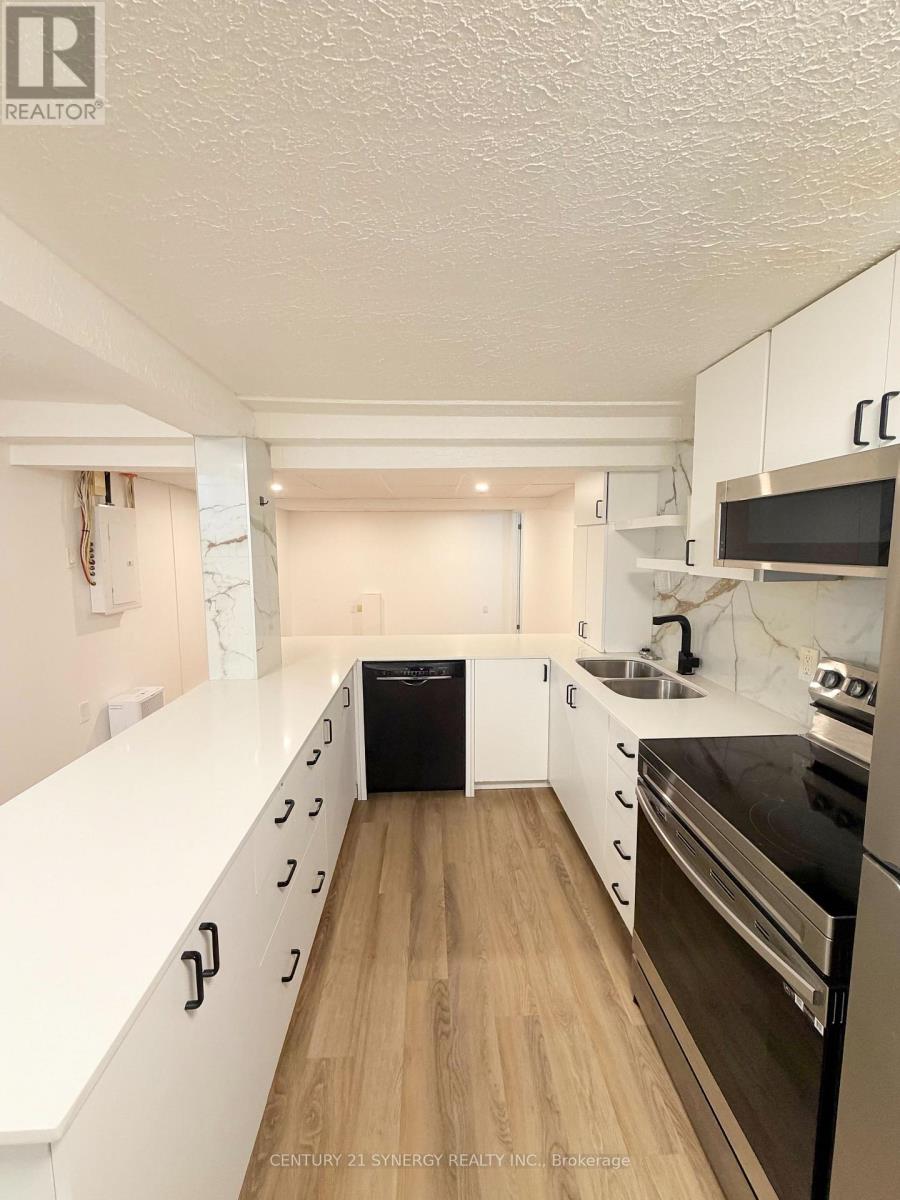A - 346 Rue Telegraph Road Property Photo 8