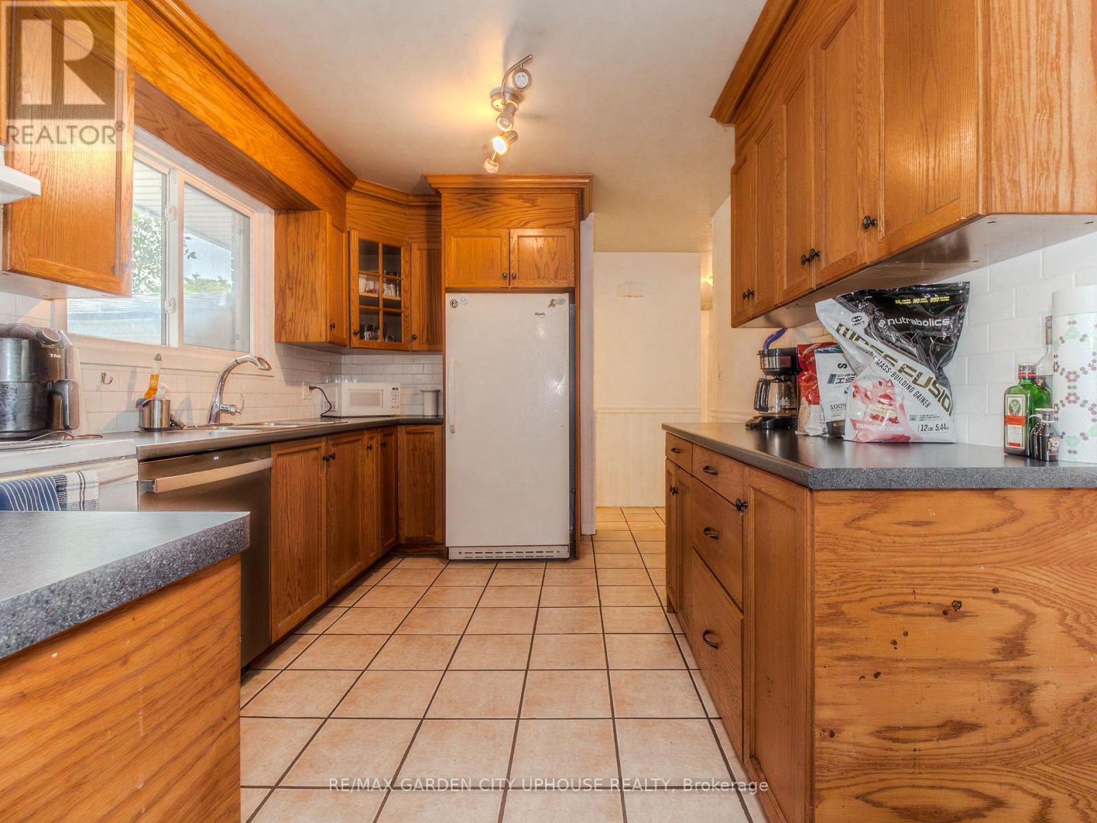 2 Treeview Place Property Photo 6