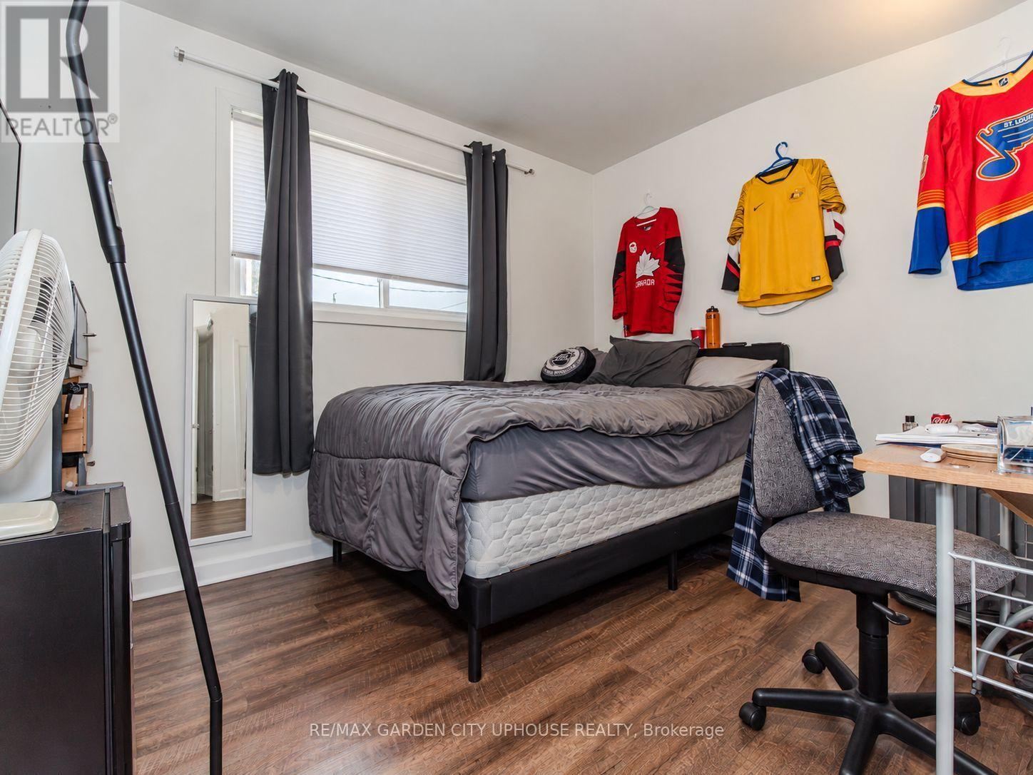 2 Treeview Place Property Photo 8