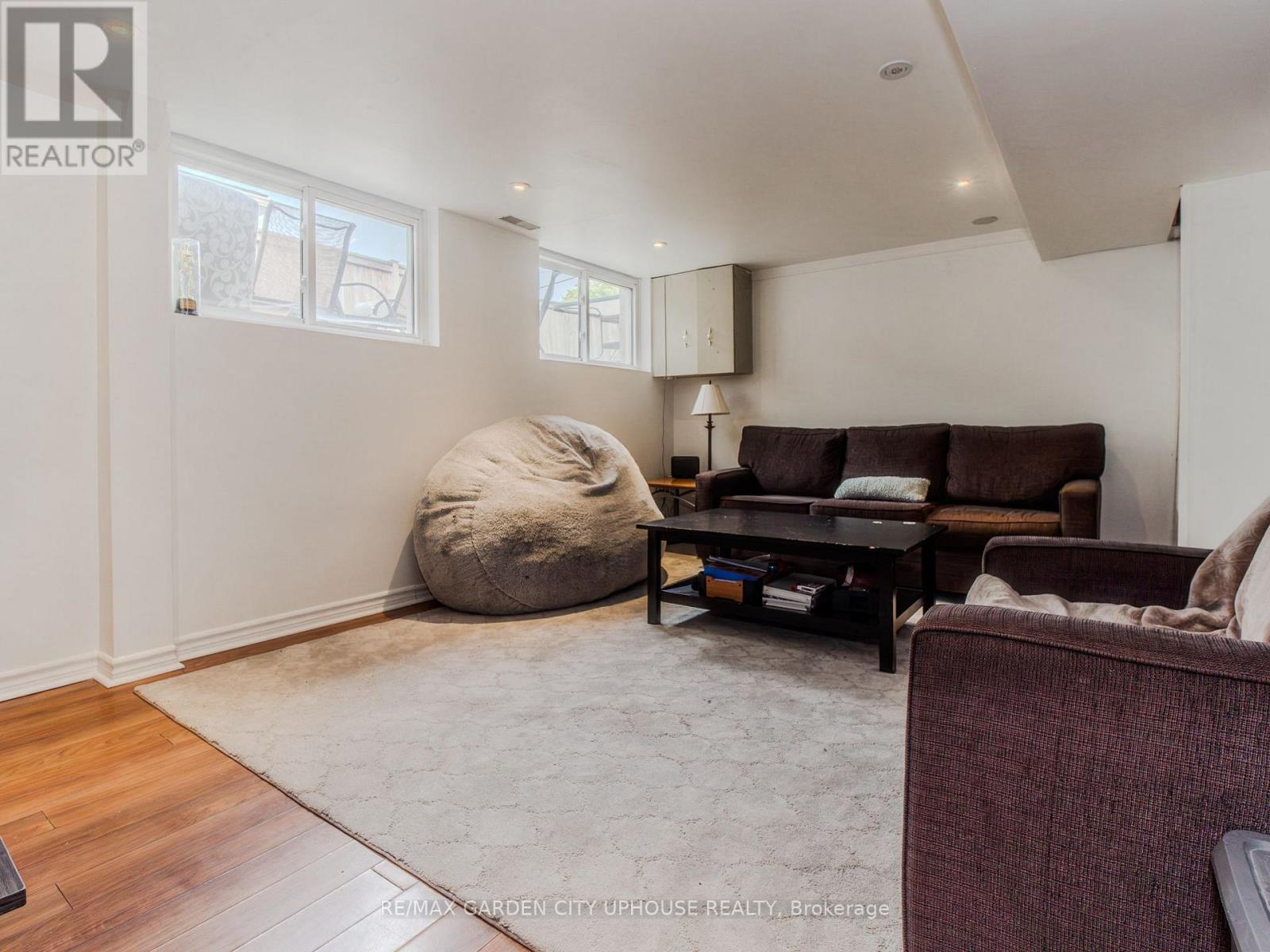 2 Treeview Place Property Photo 11
